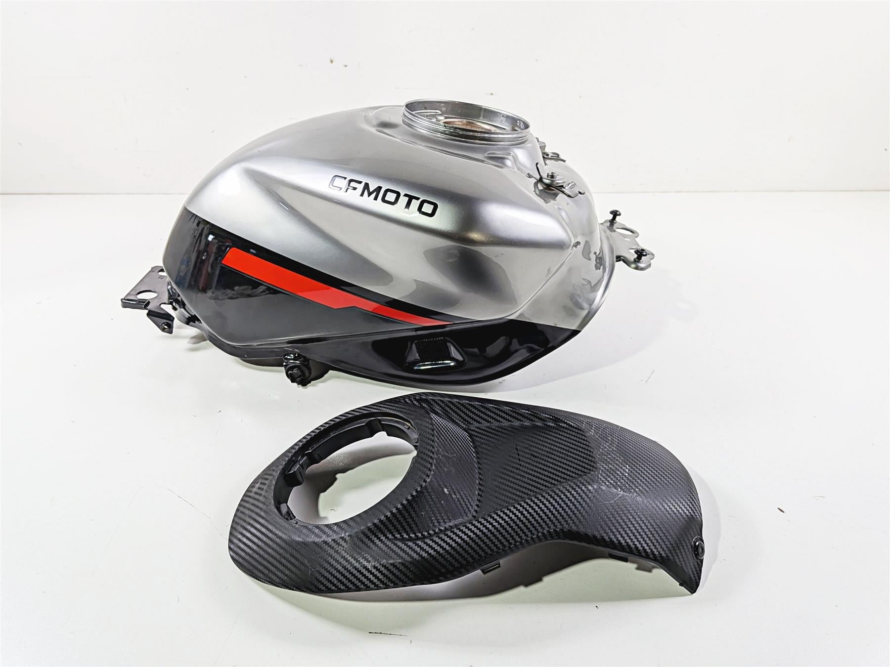 2025 CFMoto 450 SS Fuel Gas Tank + Upper Cover - Dent 6AQV-122000-1301-11