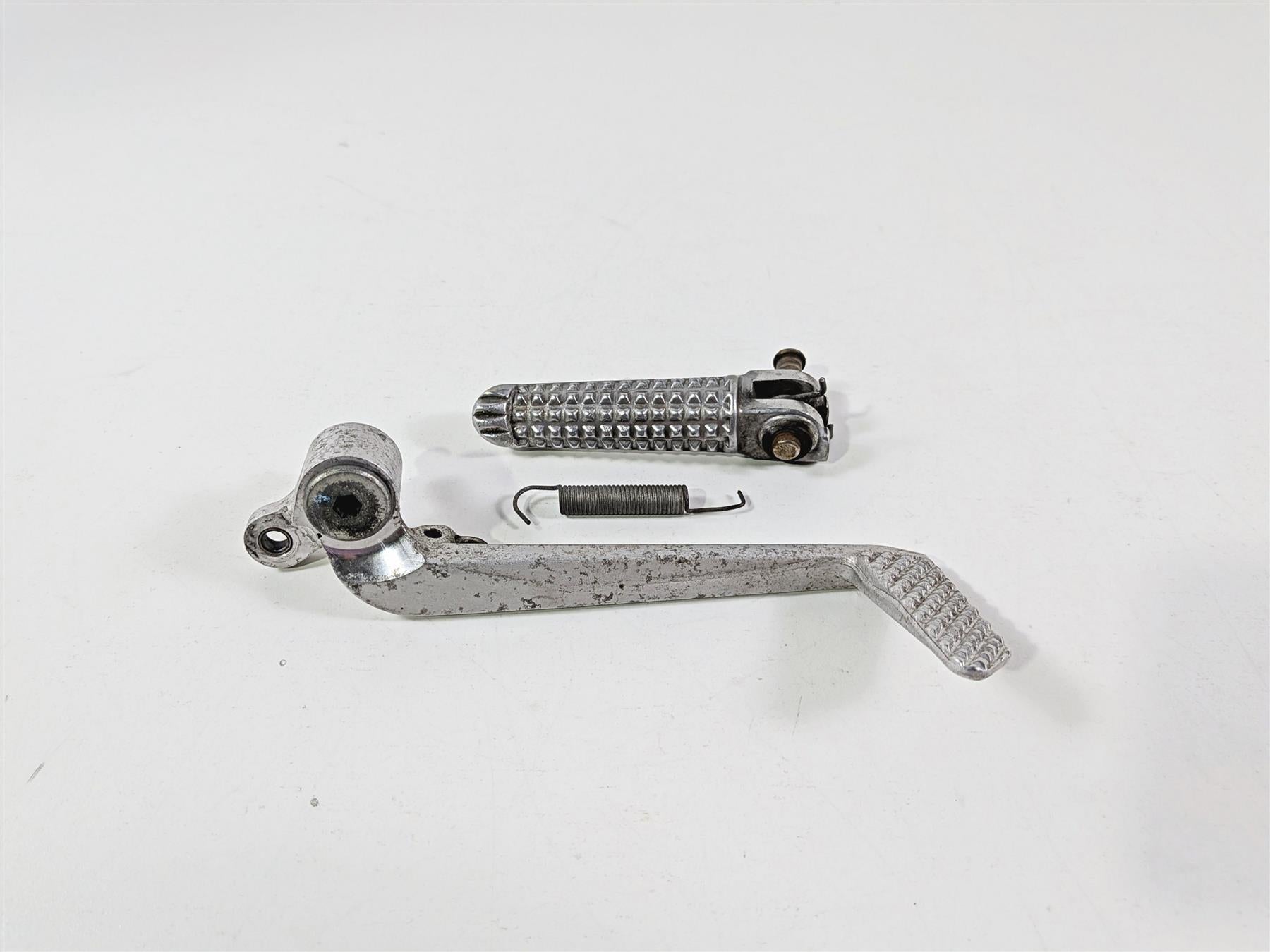 2008 Yamaha YZF R1 RN19 Front Right Footpeg & Brake Pedal 4C8-27211-00-00 {{ shop.shopifyCountryName }} - Mototech271