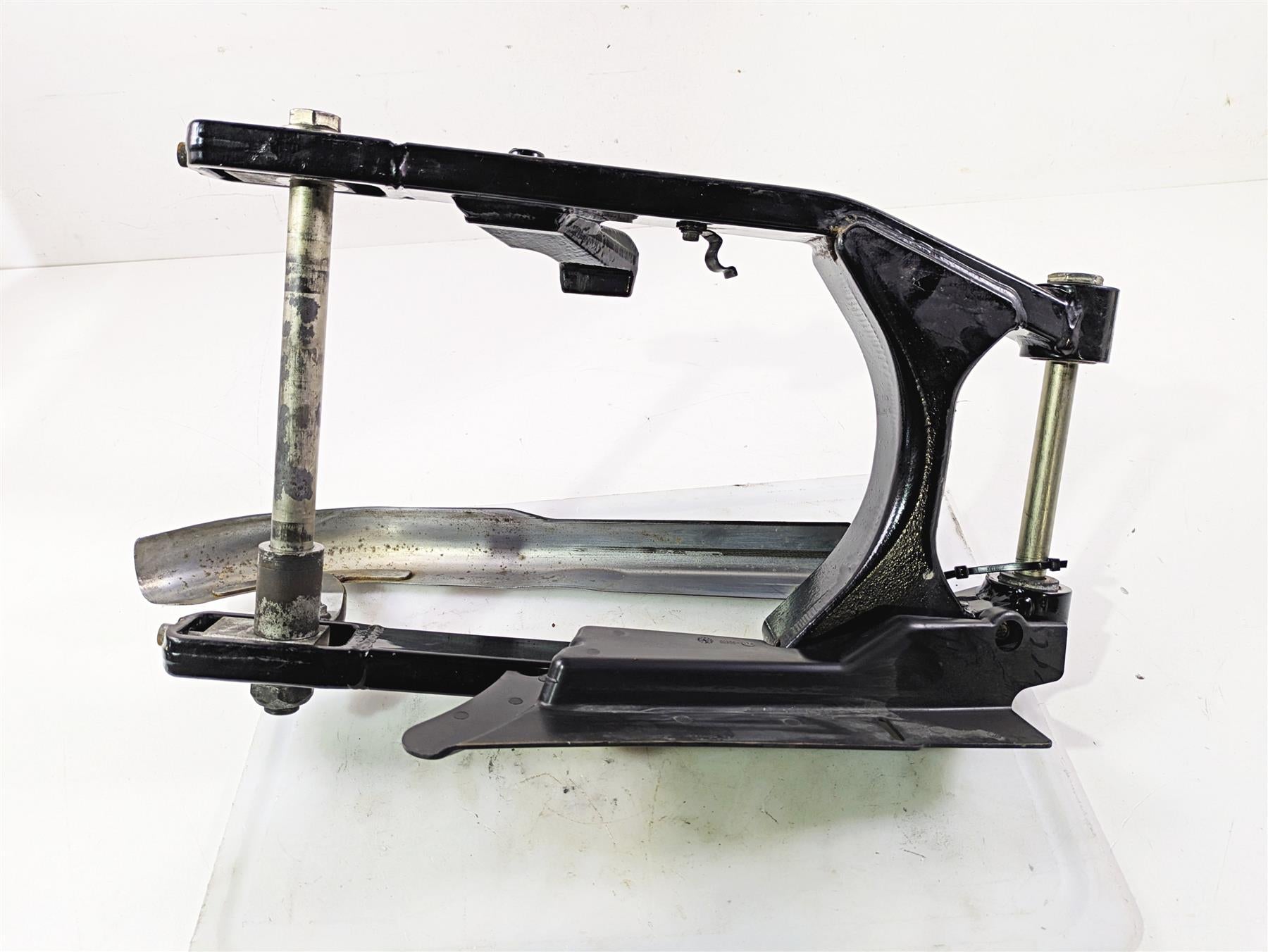 2015 Harley FXDF Dyna Fat Bob Rear Swingarm & Belt Guards 47820-10 {{ shop.shopifyCountryName }} - Mototech271