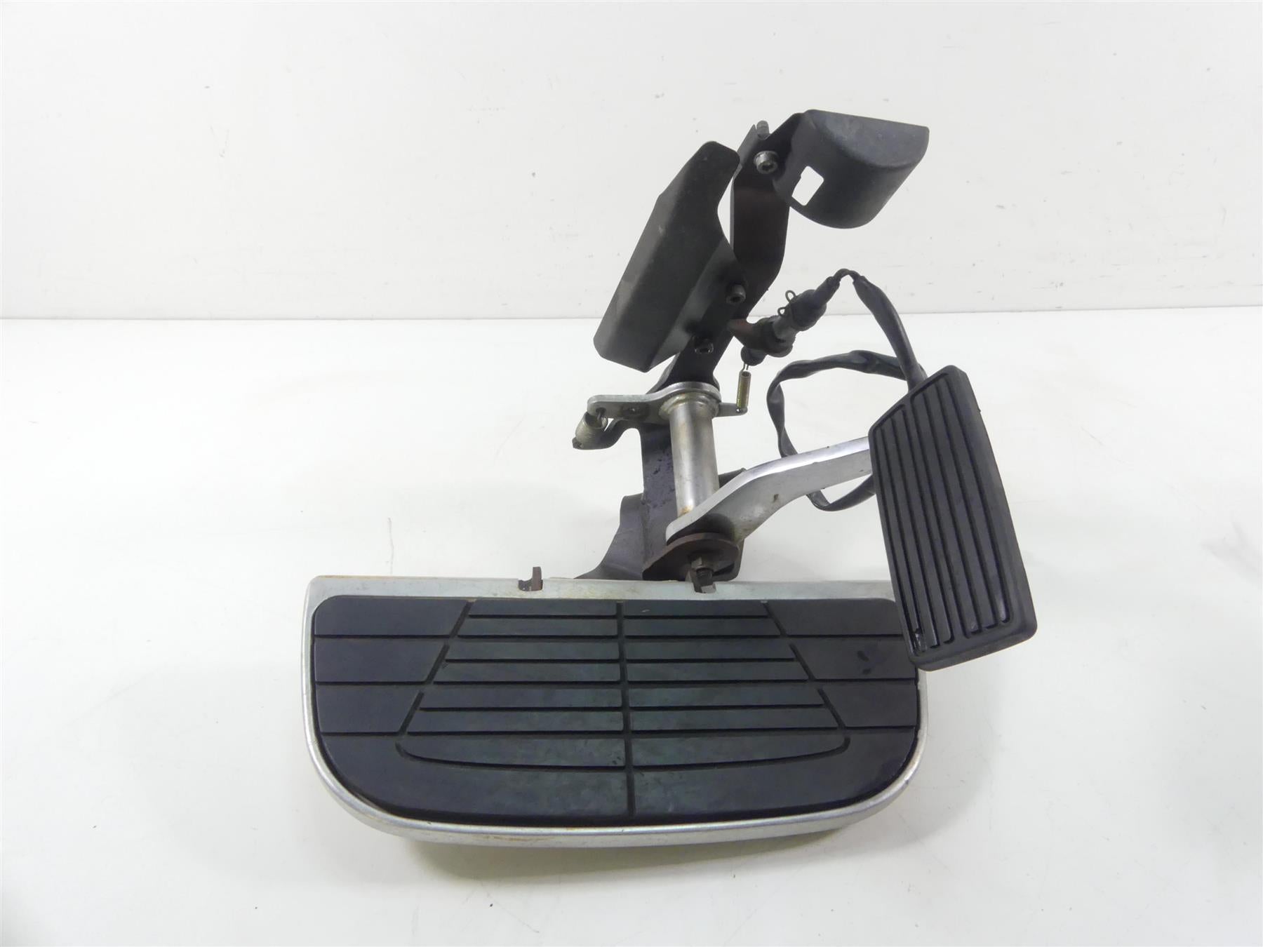 2003 Honda VTX1300 S Right Front Floor Board & Brake Pedal 50615-MEA-670 {{ shop.shopifyCountryName }} - Mototech271