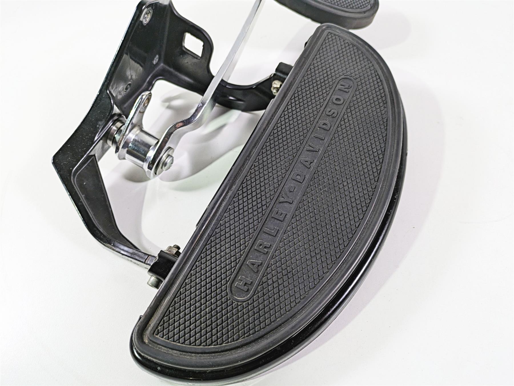 2009 Harley FLSTSB Cross Bones Right Floor Board & Brake Pedal - Read 50600026 {{ shop.shopifyCountryName }} - Mototech271