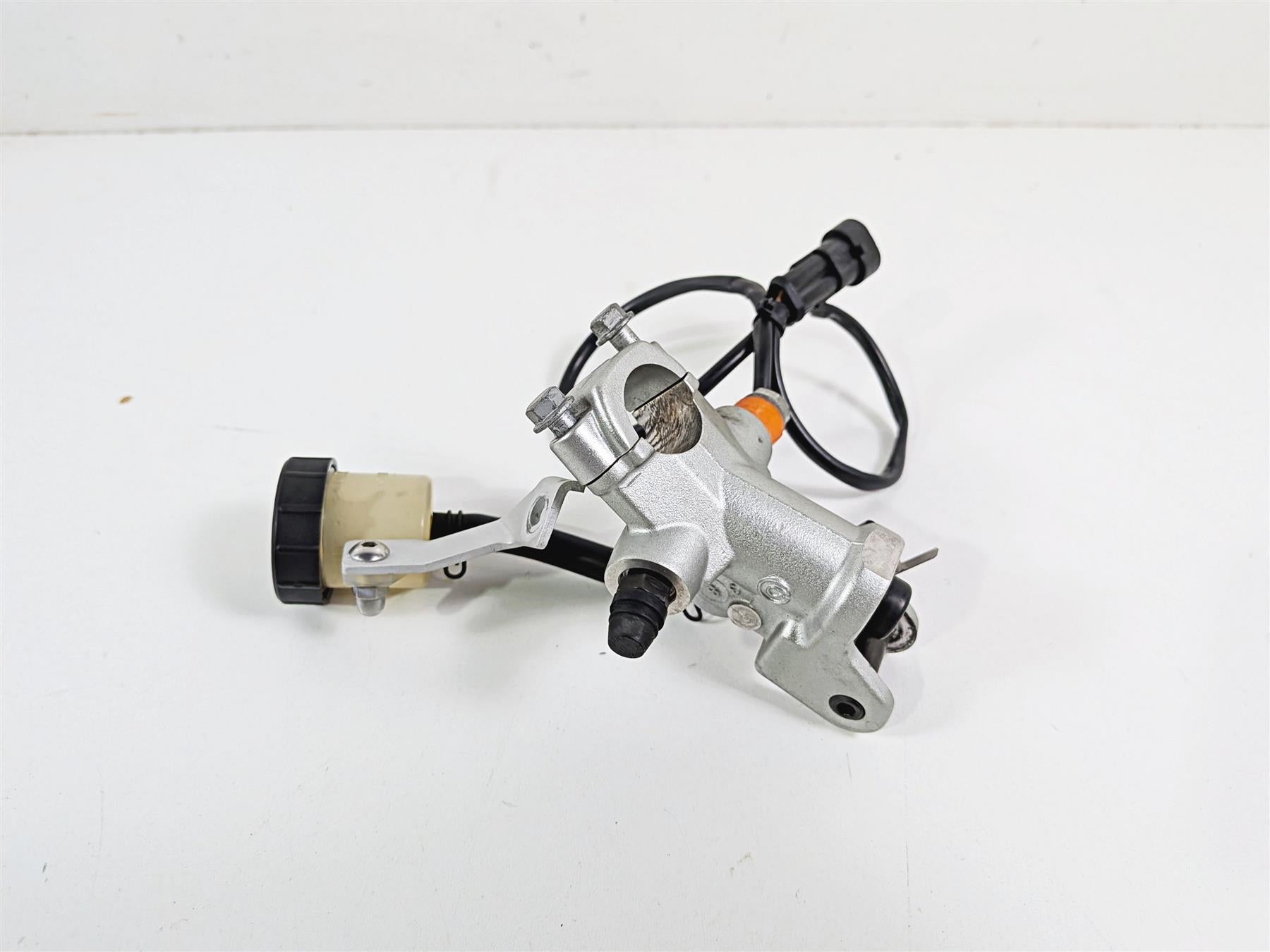 2008 Aprilia RSVR 1000 Factory Clutch Radial Master Cylinder Brembo AP8176193 {{ shop.shopifyCountryName }} - Mototech271