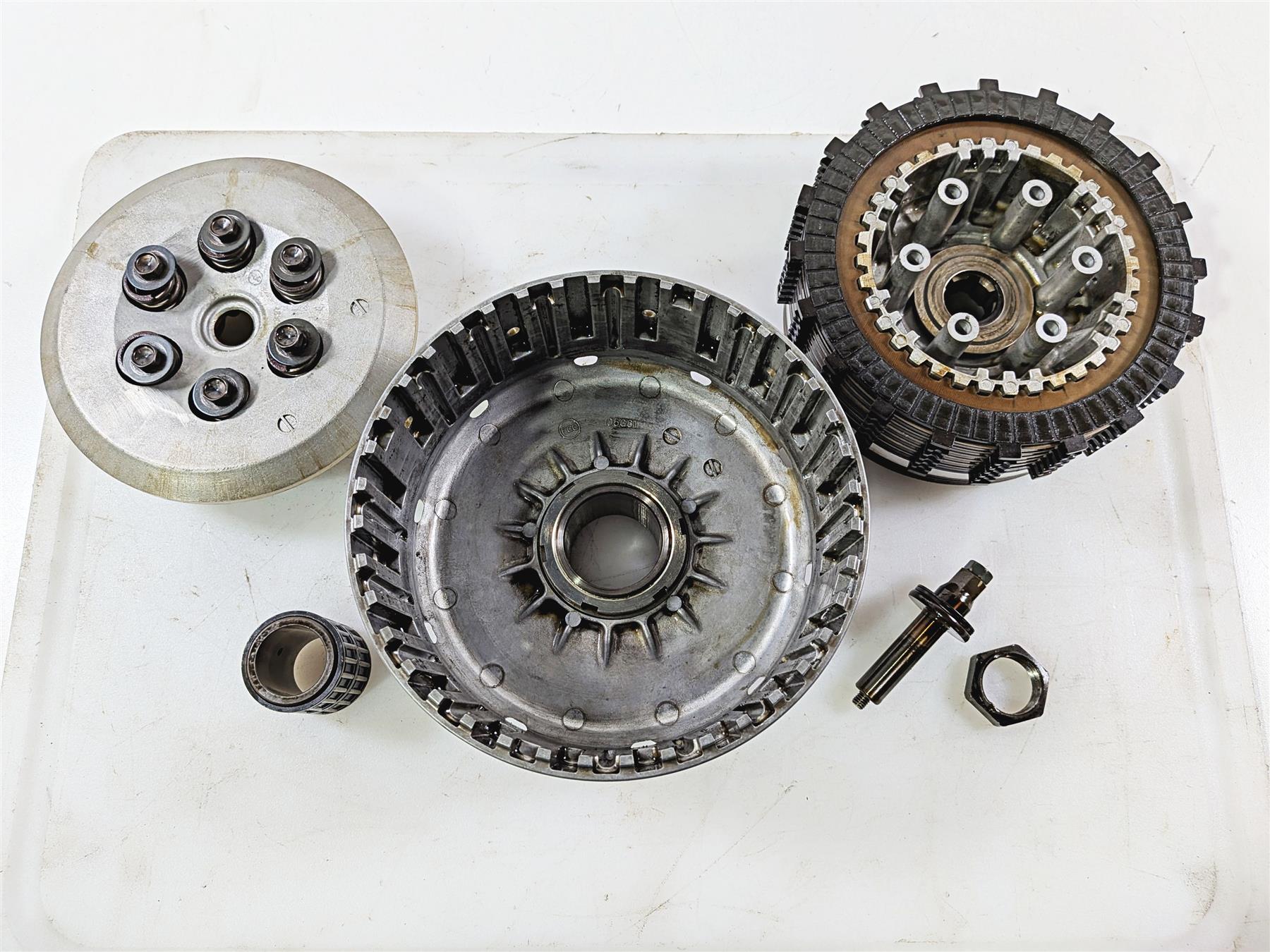 2014 Suzuki M109R VZR1800 Boulevard Friction Disc Clutch Basket Kit 21100-48G01 {{ shop.shopifyCountryName }} - Mototech271