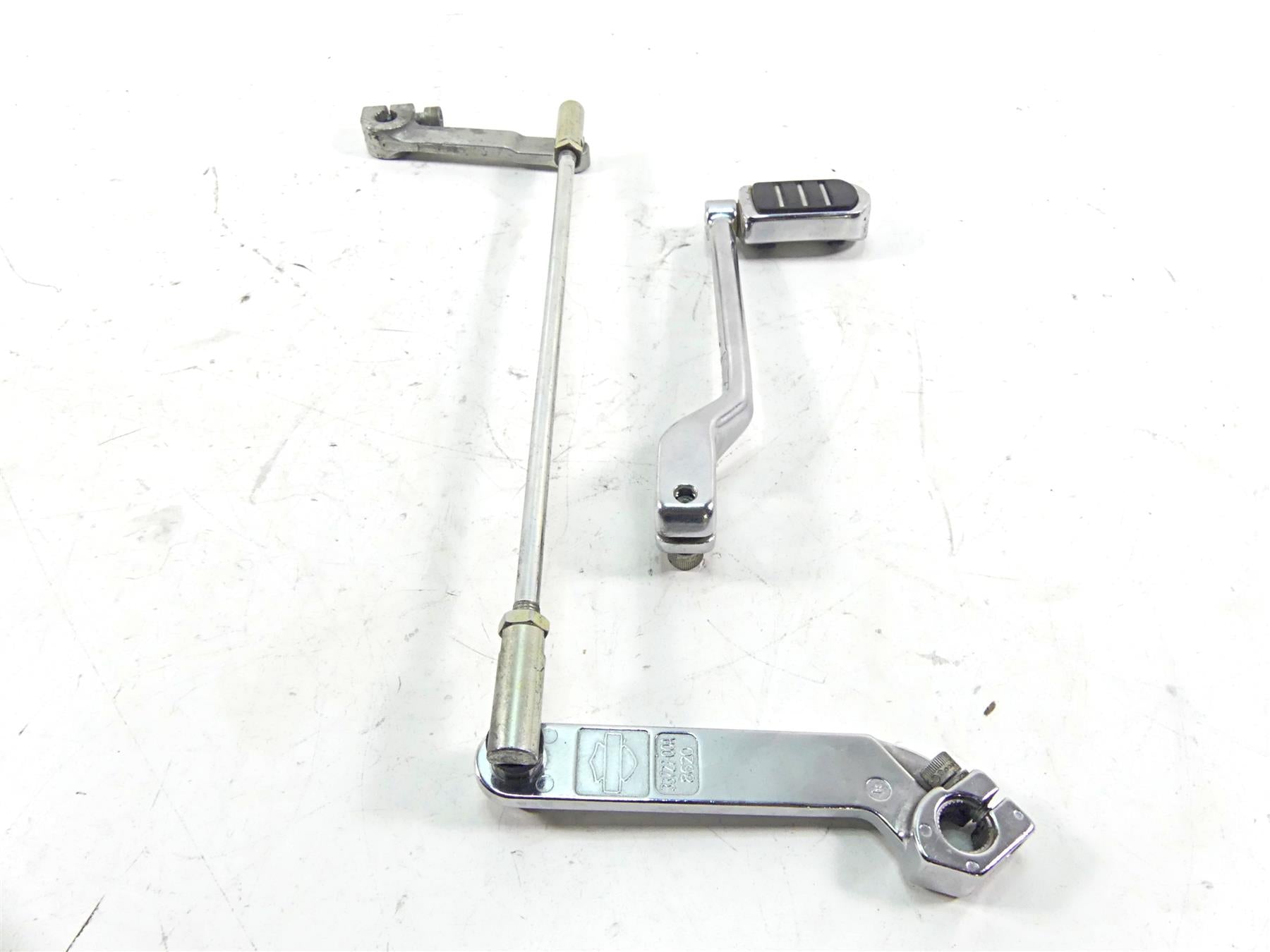 2008 Harley Touring FLHX Street Glide Shifter Shift Lever Pedal & Links 33895-82 {{ shop.shopifyCountryName }} - Mototech271