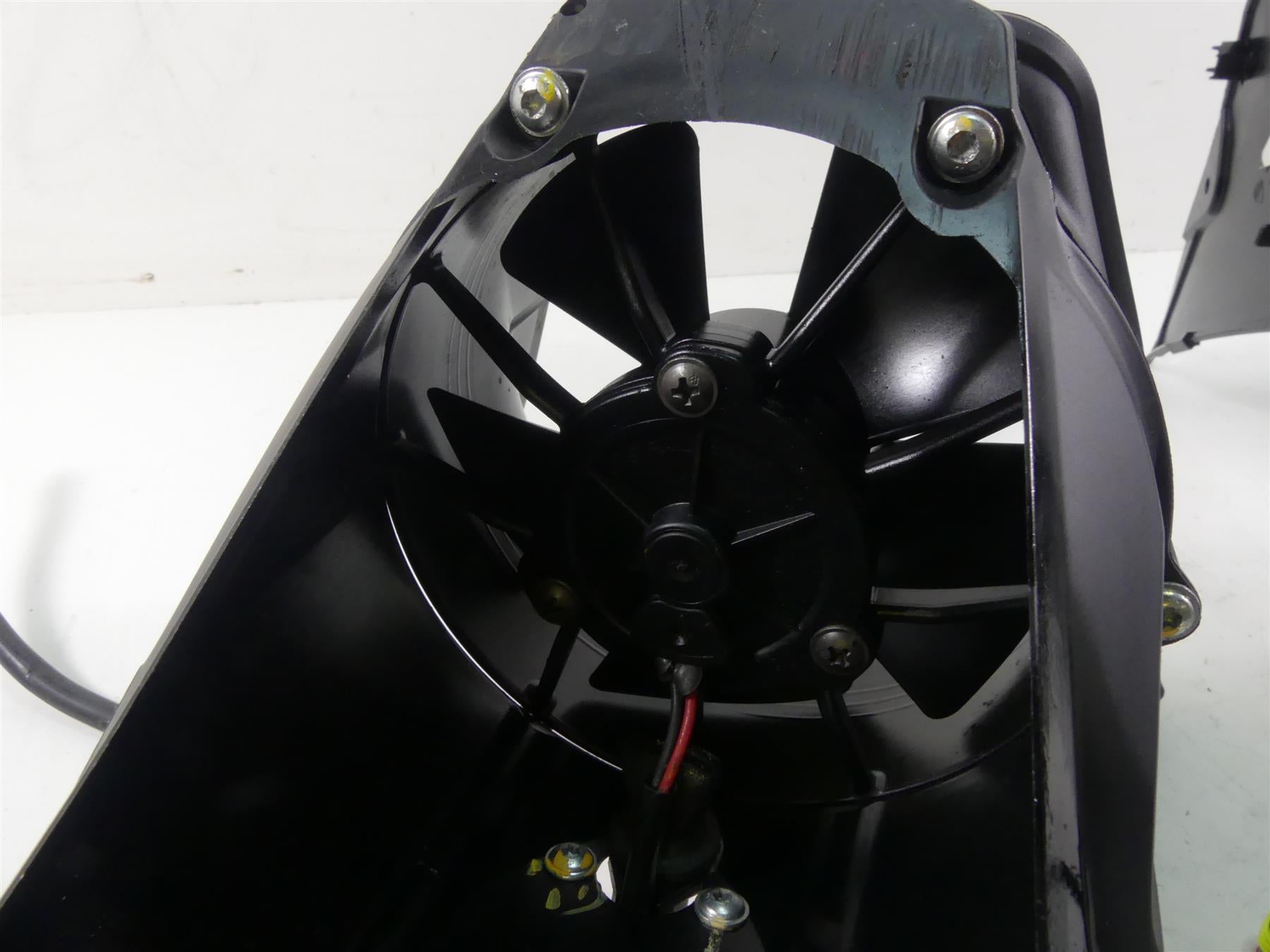 2020 Ducati Panigale V2 Coolant Fan & Radiator Cover Reservoir Set 8292A342A {{ shop.shopifyCountryName }} - Mototech271