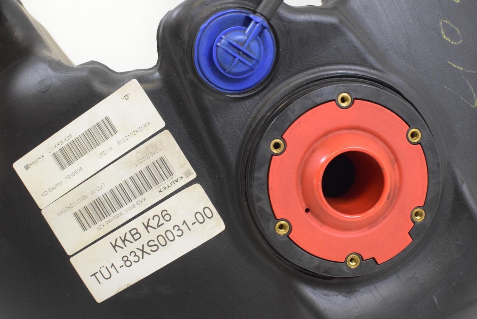09 BMW R1200RT R1200 RT K26 Fuel Gas Petrol Tank Reservoir 16117699596 {{ shop.shopifyCountryName }} - Mototech271