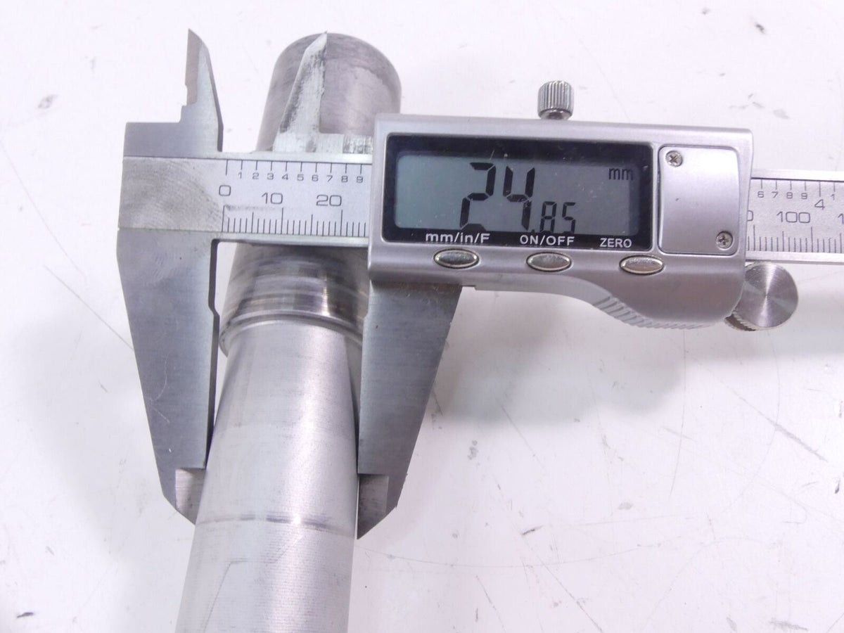 2005 BMW R1200GS K25 Straight Front Axle Wheel Spindle 25mm 36318526446 {{ shop.shopifyCountryName }} - Mototech271