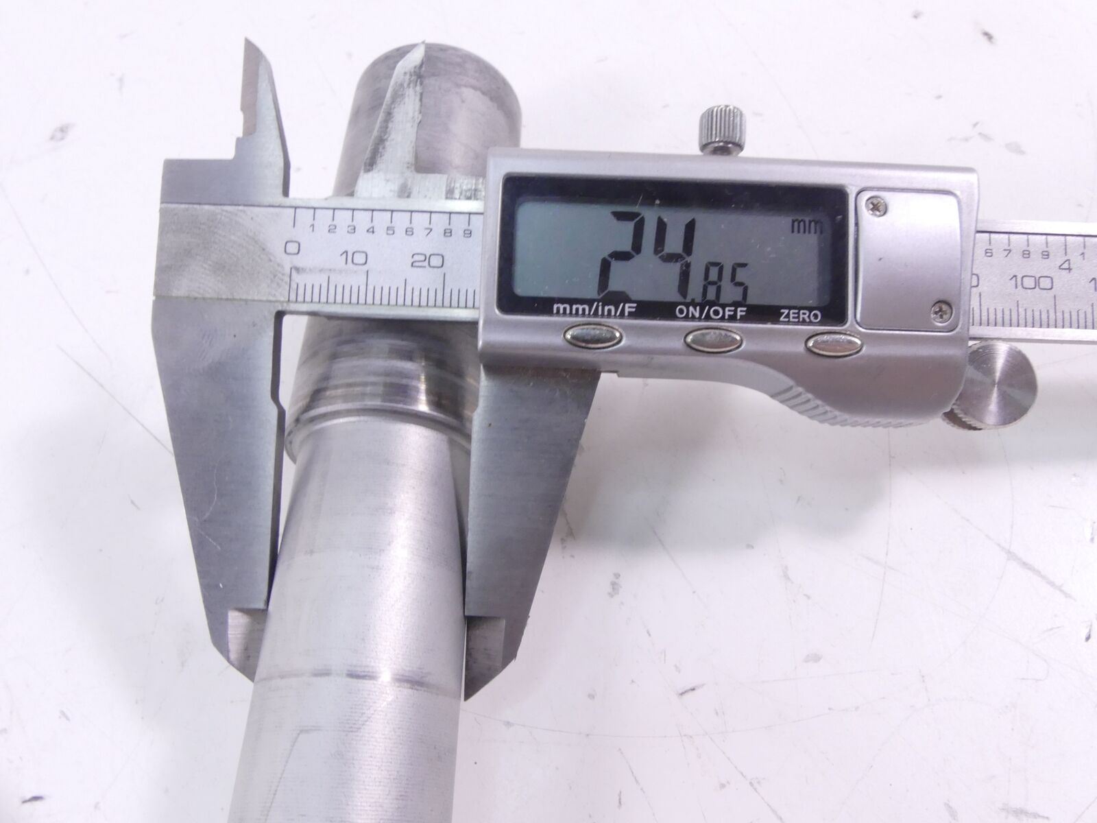 2005 BMW R1200GS K25 Straight Front Axle Wheel Spindle 25mm 36318526446 {{ shop.shopifyCountryName }} - Mototech271