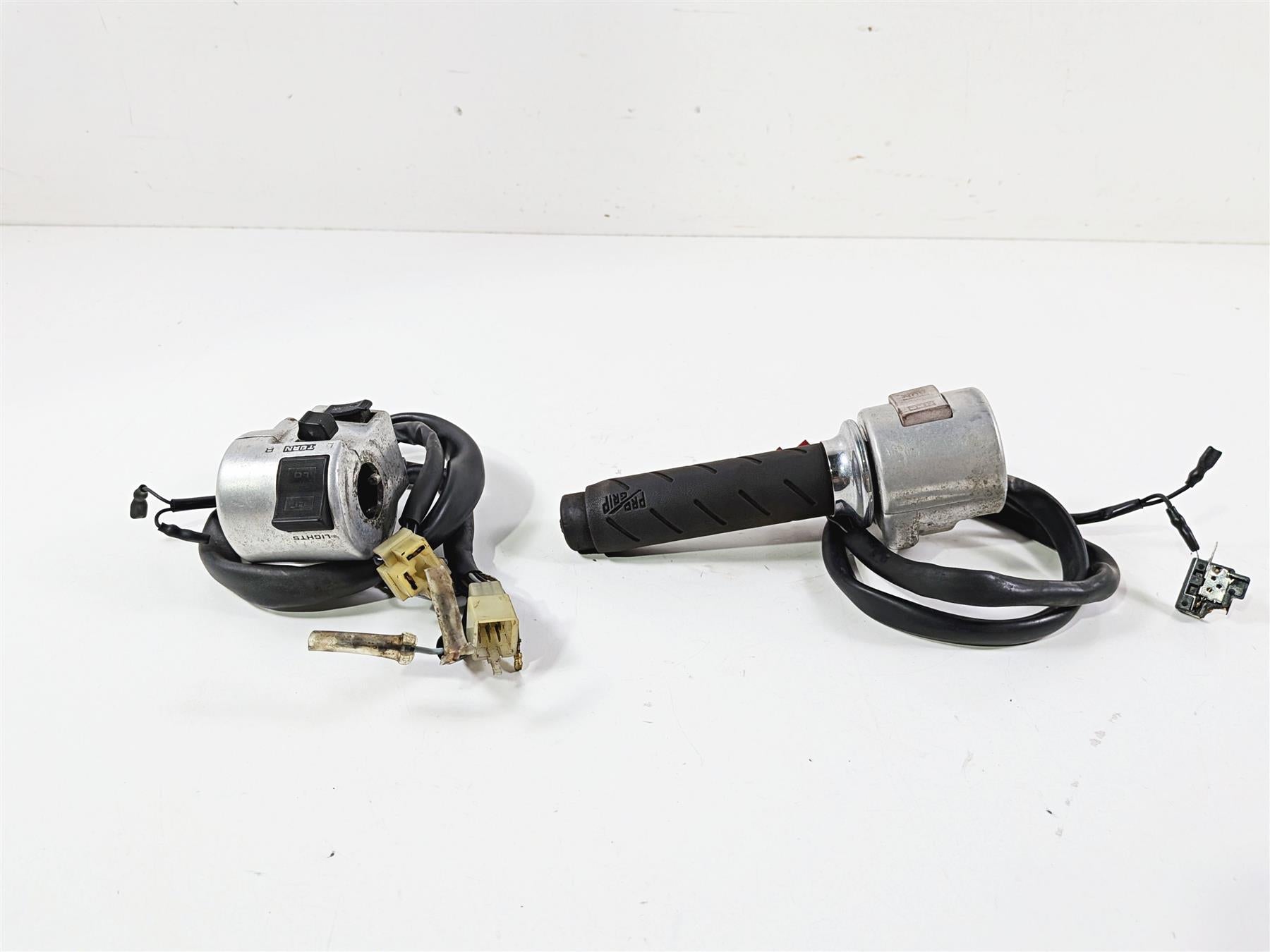 1995 Honda VT600 CD Shadow Deluxe Left Right Hand Control Switch 35200-MZ8-A20 {{ shop.shopifyCountryName }} - Mototech271