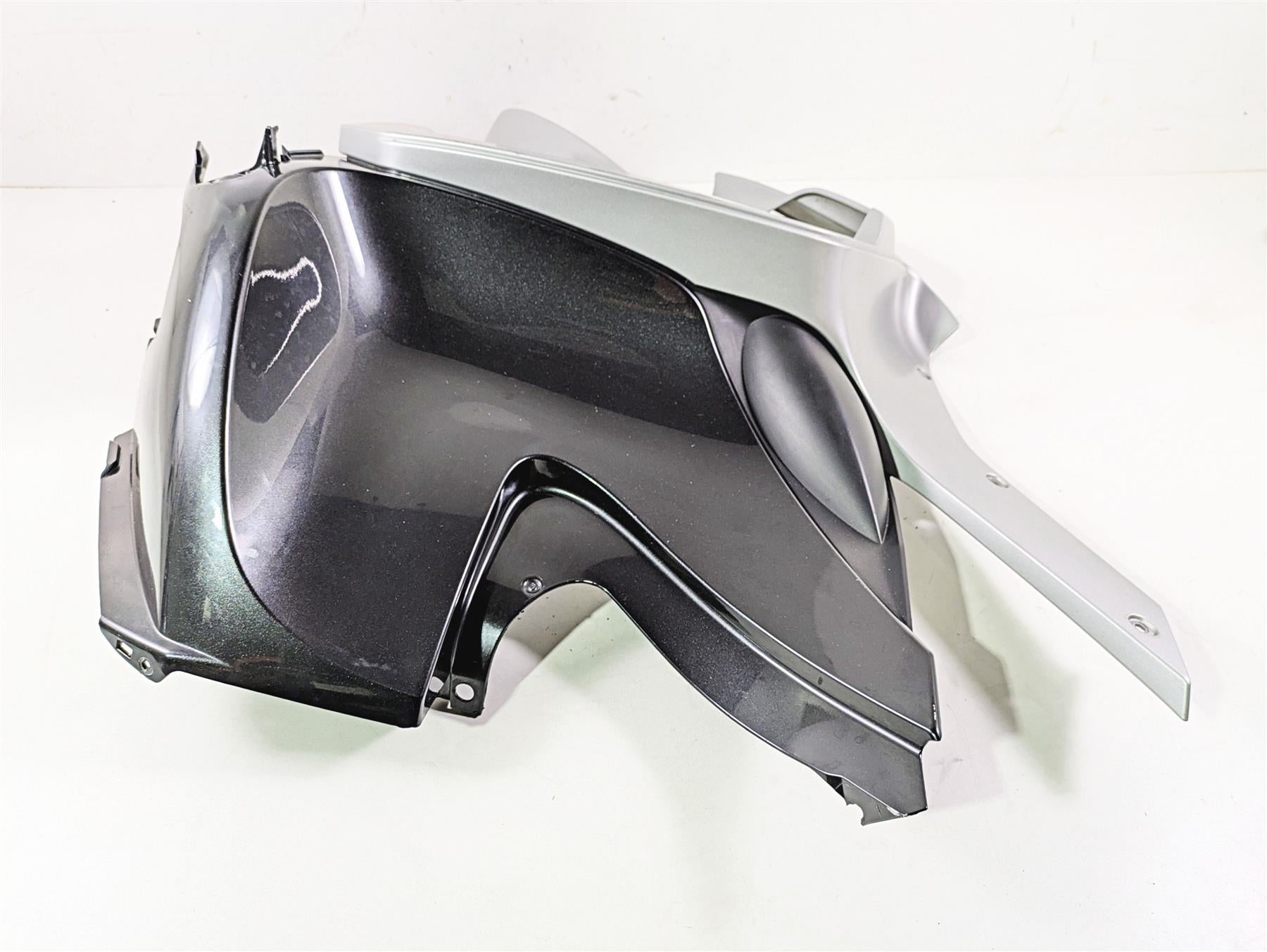 2010 BMW R1200RT K26 Right Main Side Fairing Cover - Read 46637681054 {{ shop.shopifyCountryName }} - Mototech271