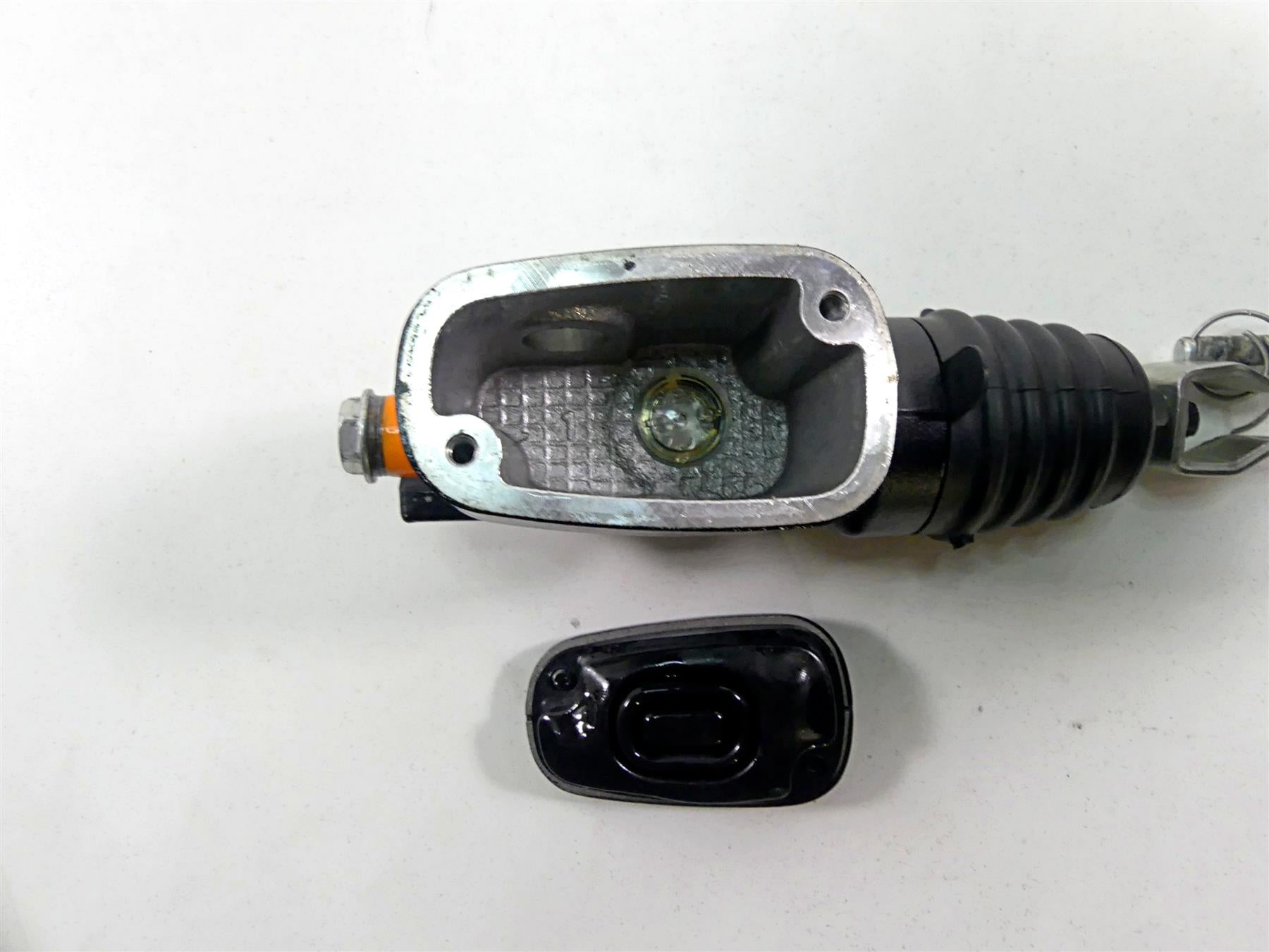 2020 Harley Softail FXST Standard Rear Brake Master Cylinder 5/8" 41700460 {{ shop.shopifyCountryName }} - Mototech271