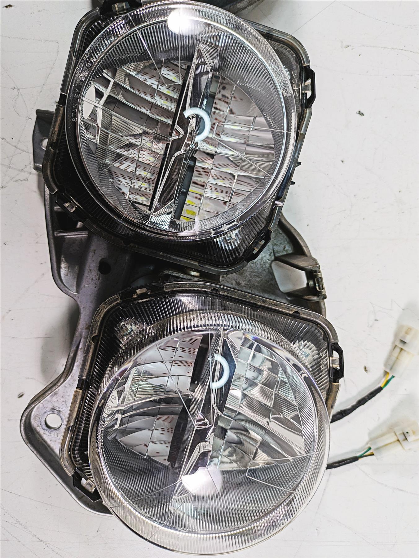 2018 Yamaha YXZ1000R EPS SS Headlight Head Light Lamp Set 2UD-84300-00-00 {{ shop.shopifyCountryName }} - Mototech271