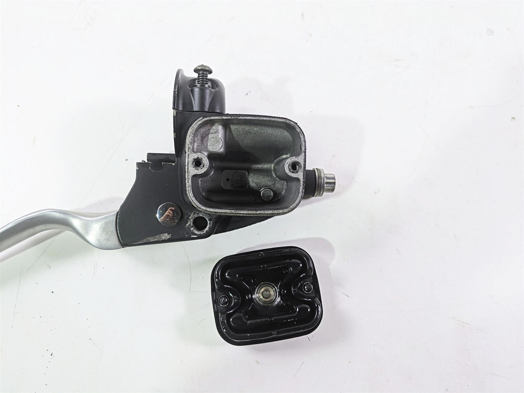 2010 Harley Dyna FXDB Street Bob Front Brake Master Cylinder 9/16" 45019-08B {{ shop.shopifyCountryName }} - Mototech271
