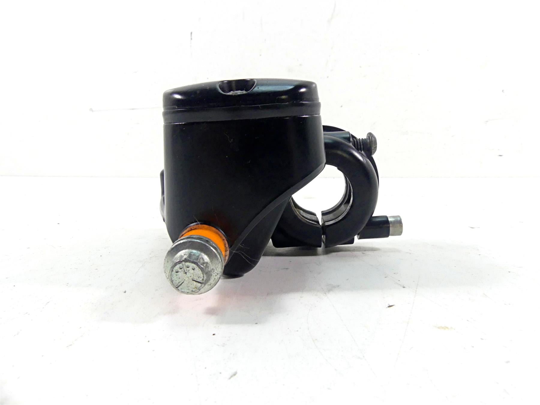 2004 Harley Touring FLHTCUI Electra Glide Front Brake Master Cylinder 41700737 {{ shop.shopifyCountryName }} - Mototech271