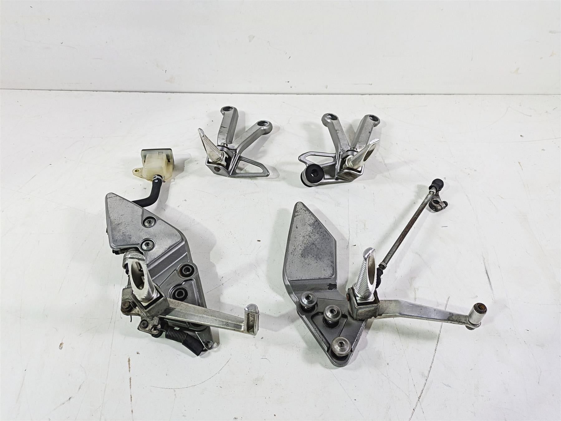 2003 Suzuki GSF1200 Bandit Foot Peg Rest + Shifter & Brake Lever Set 43511-26E02