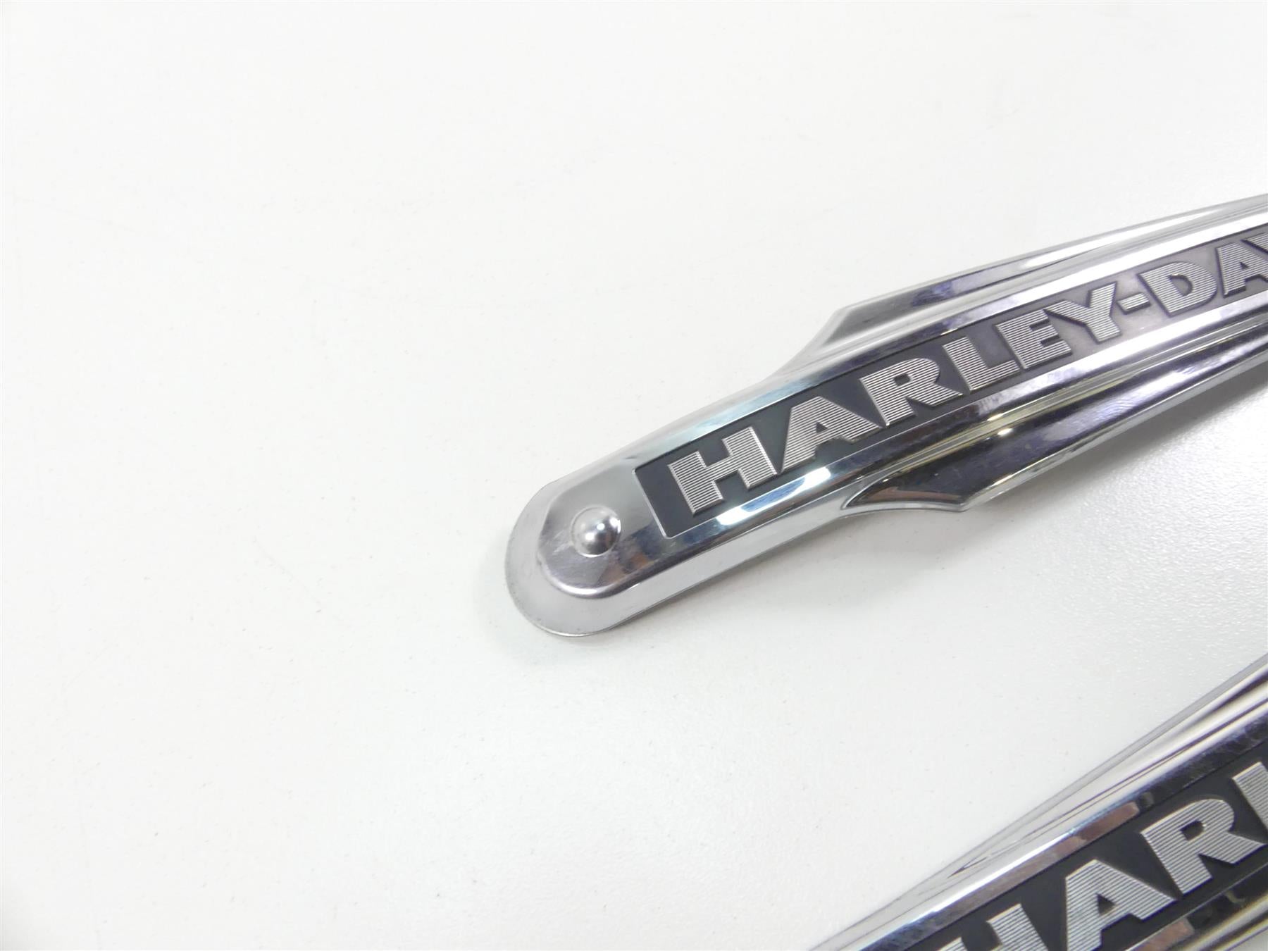 2009 Harley Dyna FXDF SE CVO Fat Bob Tank Emblem Badge Set 62341-09 62342-09 {{ shop.shopifyCountryName }} - Mototech271