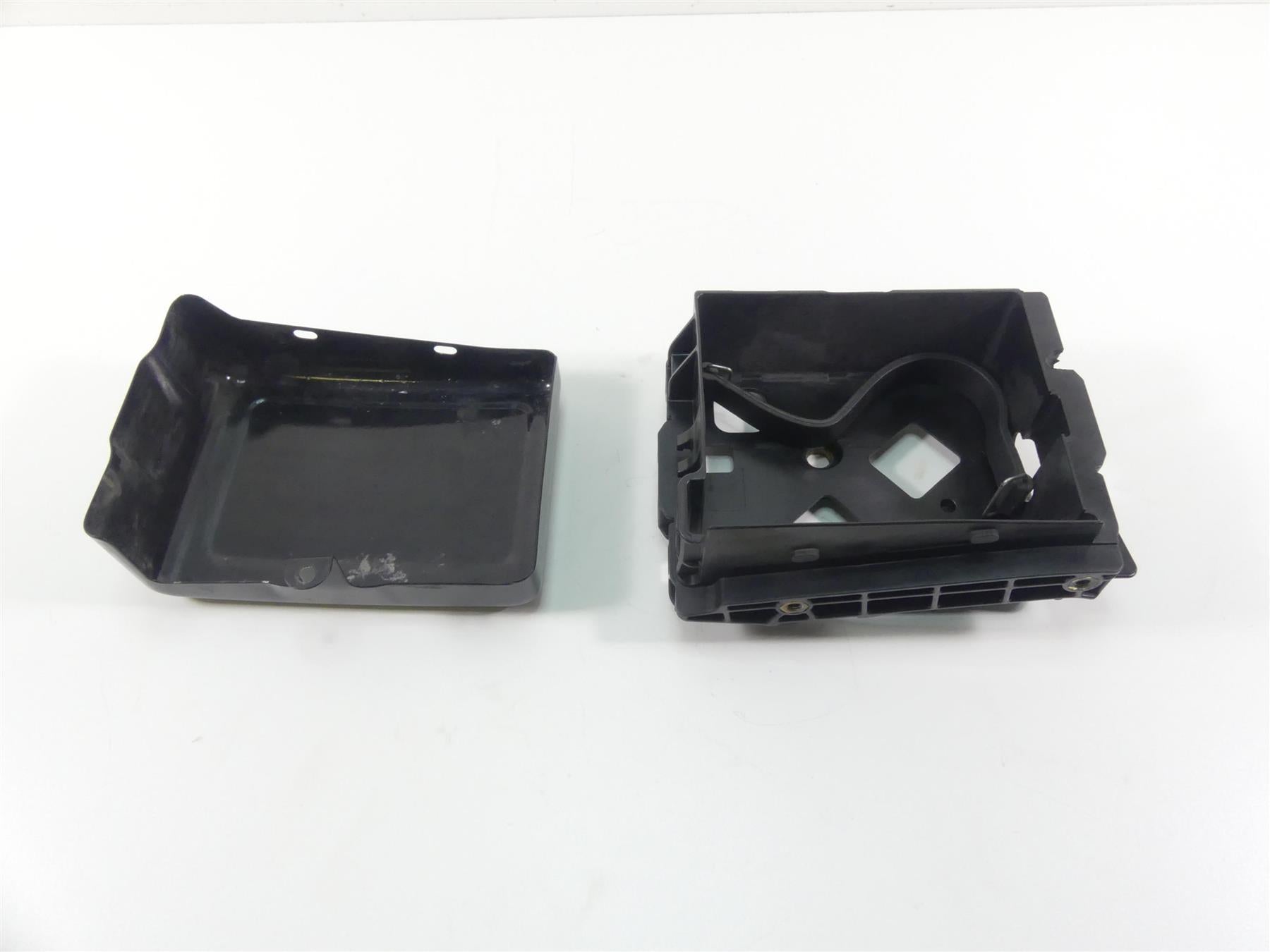 2016 Harley FXDL Dyna Low Rider Battery Tray Carrier Stay & Outer Cover 70379-06 {{ shop.shopifyCountryName }} - Mototech271