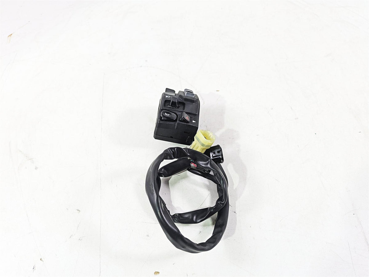 2020 Kawasaki ZX6R Ninja Left Hand Light Blinker Control Switch 46091-0613 {{ shop.shopifyCountryName }} - Mototech271