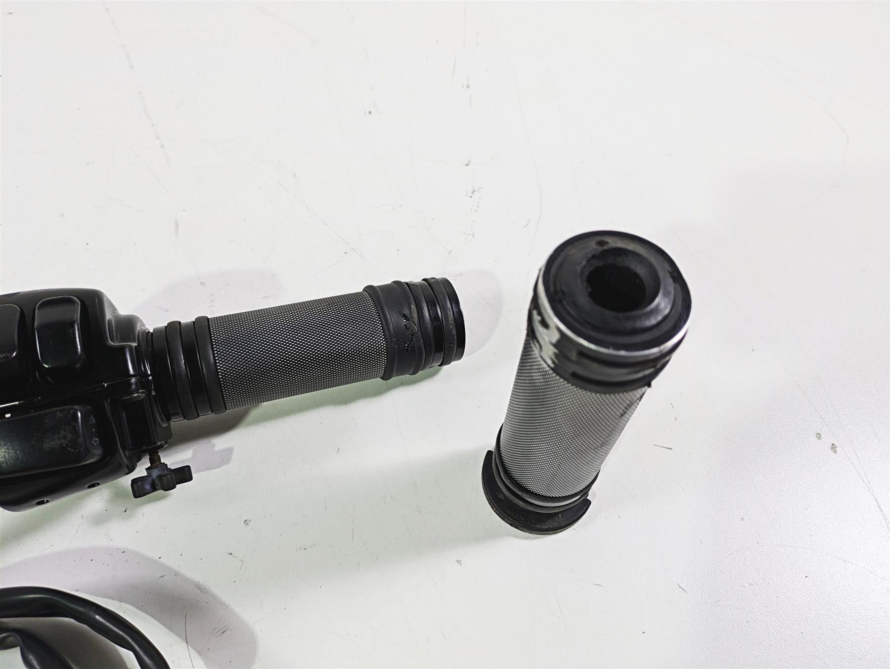 2008 Harley FLSTSB Cross Bones Right Hand Control Switch -No Plug 71684-06A {{ shop.shopifyCountryName }} - Mototech271