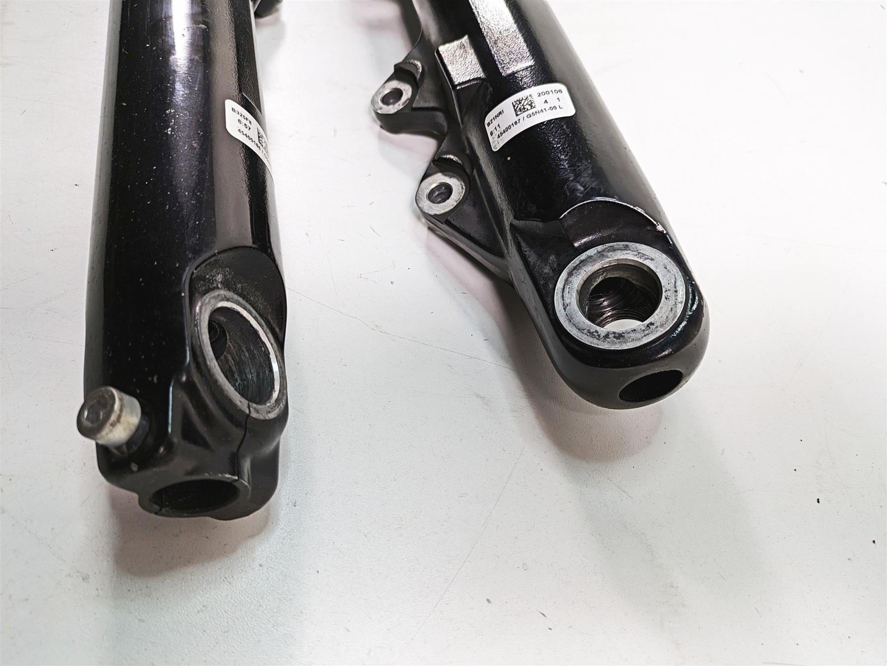 2020 Harley Softail FXBB Street Bob Straight Showa Front Fork Legs 49mm 45400166 {{ shop.shopifyCountryName }} - Mototech271