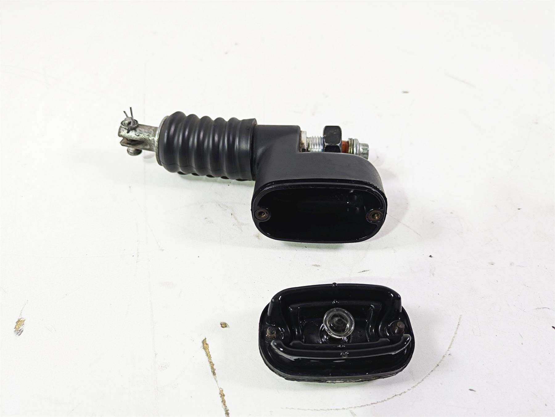 2008 Harley FLSTC 105TH Softail Heritage Rear Brake Master Cylinder 41767-05E {{ shop.shopifyCountryName }} - Mototech271