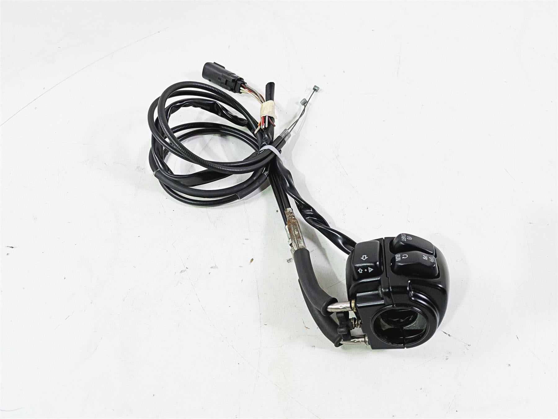 2010 Harley VRSCF Muscle Rod Right Hand Control Switch READ 71684-06A 71683-06A {{ shop.shopifyCountryName }} - Mototech271