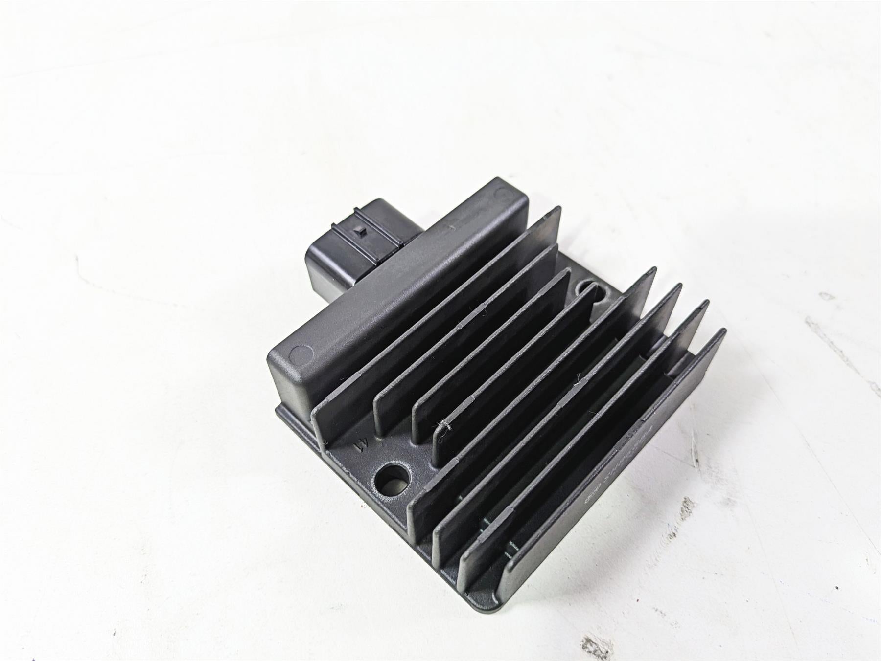 2022 Kawasaki ZR900RS Cafe Rectifier Voltage Regulator SH868BA 21066-0760 {{ shop.shopifyCountryName }} - Mototech271