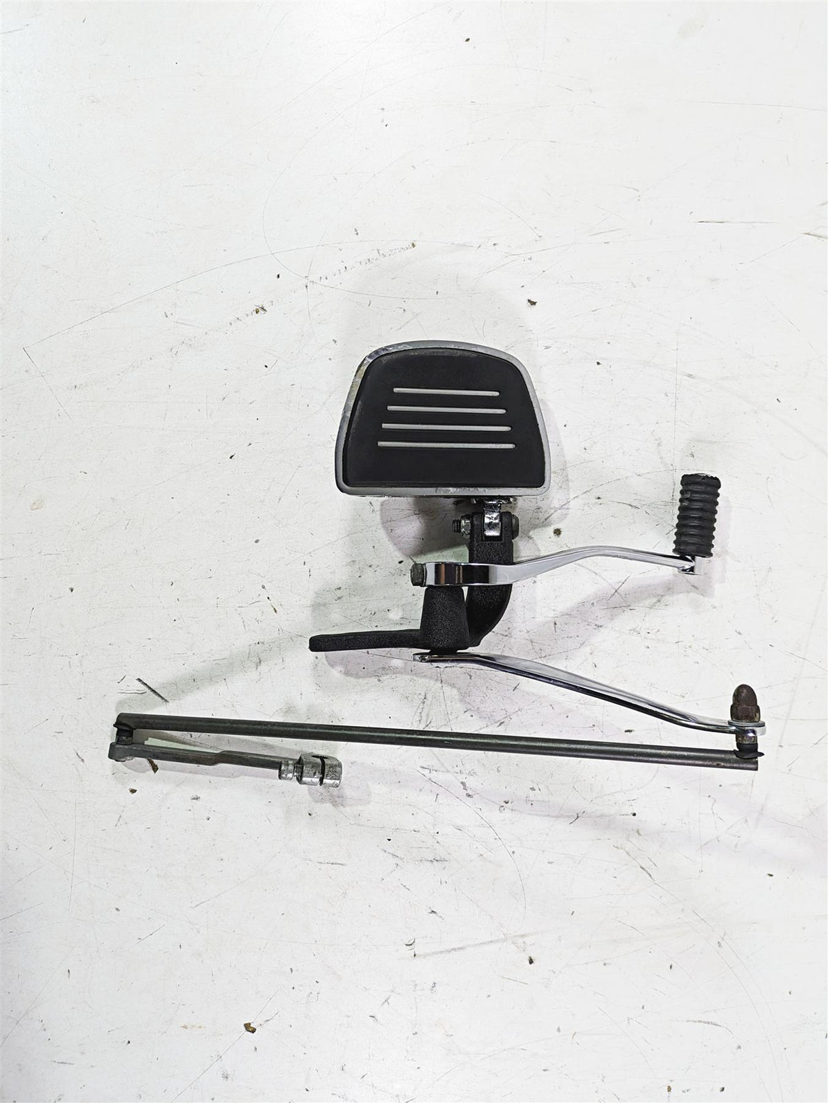 2013 Harley FXDWG Dyna Wide Glide Left Floorboard + Fw Controls - Read 33693-03 {{ shop.shopifyCountryName }} - Mototech271