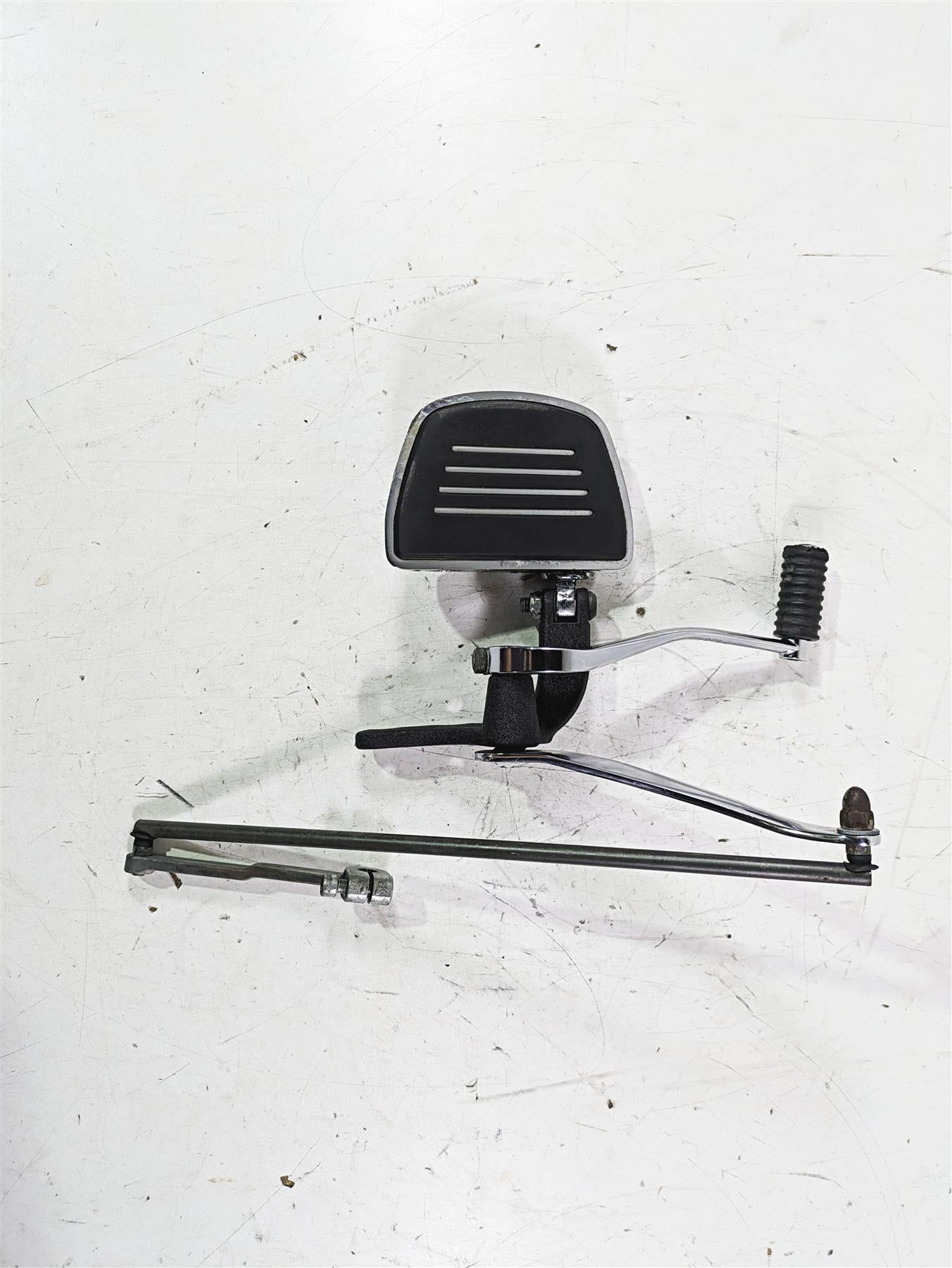 2013 Harley FXDWG Dyna Wide Glide Left Floorboard + Fw Controls - Read 33693-03 {{ shop.shopifyCountryName }} - Mototech271
