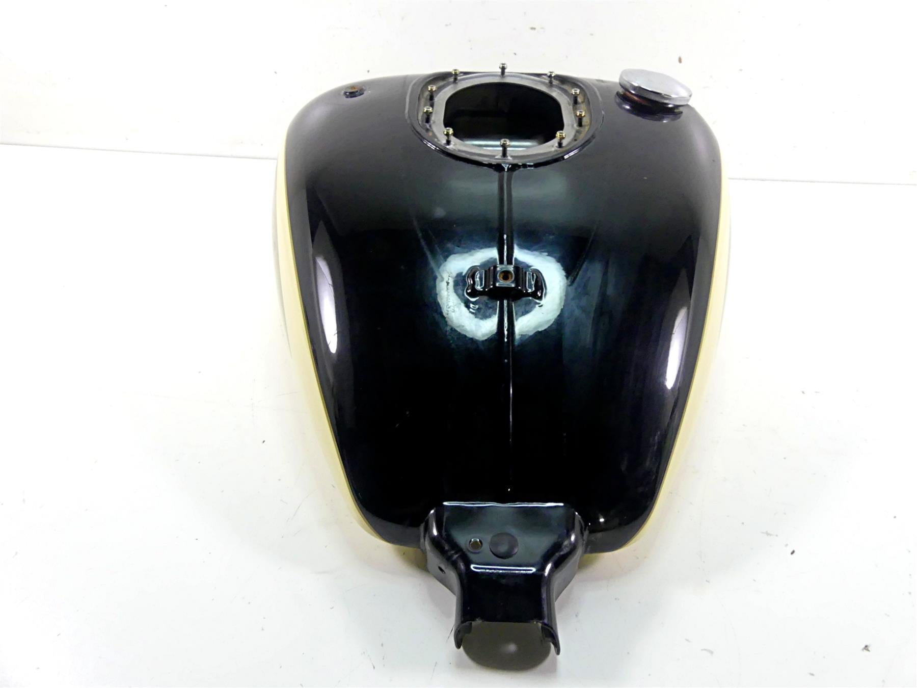 2019 Indian Chieftain Classic Fuel Gas Petrol Tank - Dented 1021997 {{ shop.shopifyCountryName }} - Mototech271