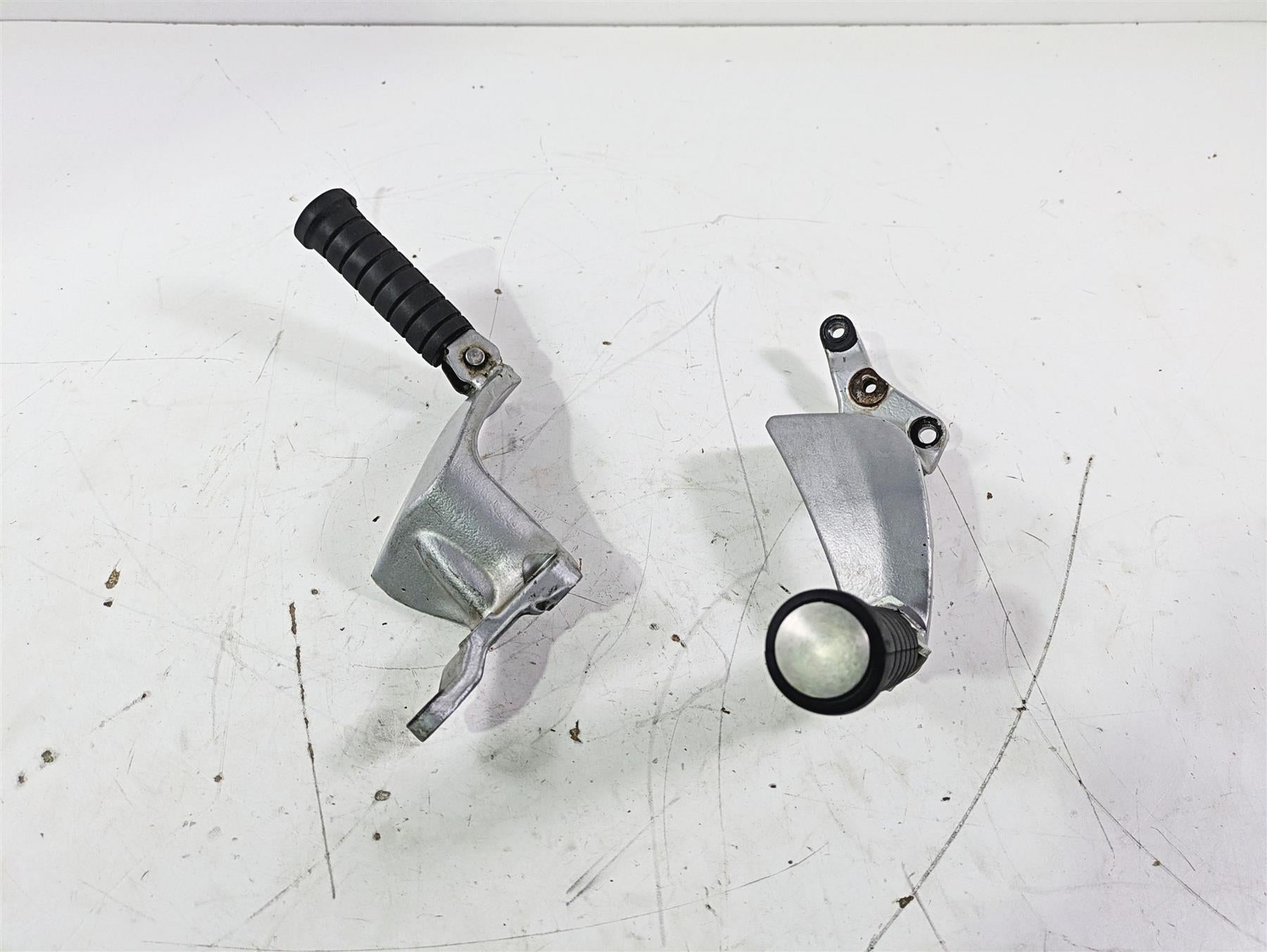 2004 Victory Kingpin Rear Passenger Pillion Footpeg Foot Peg Set 1014126 1014127 {{ shop.shopifyCountryName }} - Mototech271