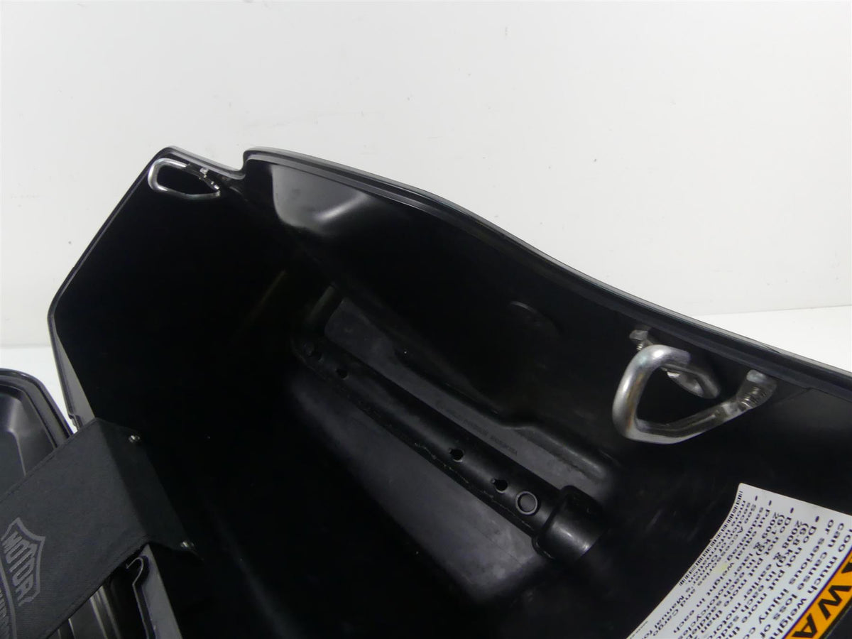 2014 Harley Touring FLHTK Electra Glide Right Saddle Bag Saddlebag 90200412 {{ shop.shopifyCountryName }} - Mototech271