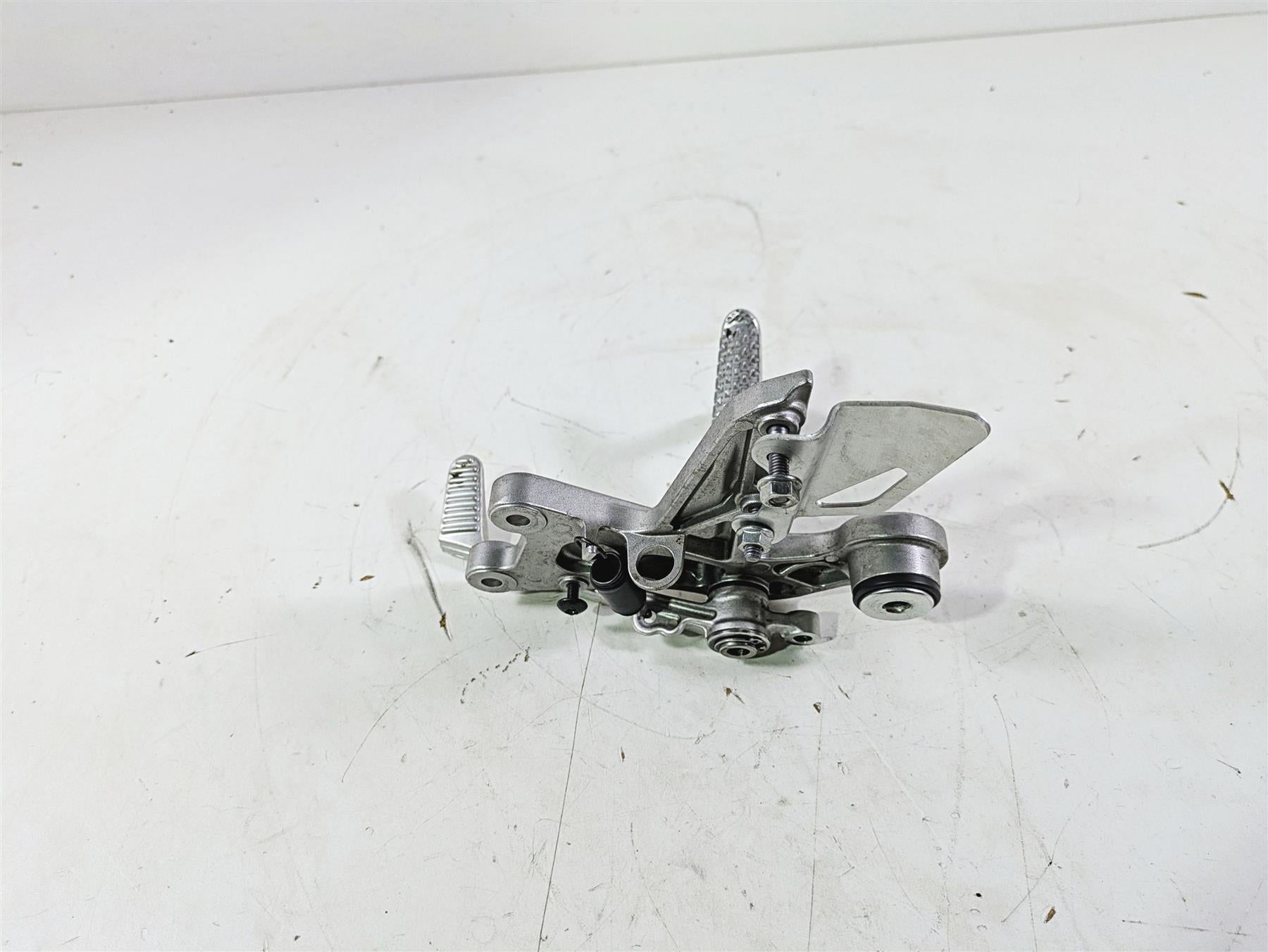 2008 Honda CBR1000RR SC59 Right Front Foot Peg & Brake Pedal Set 50600-MFL-000 {{ shop.shopifyCountryName }} - Mototech271