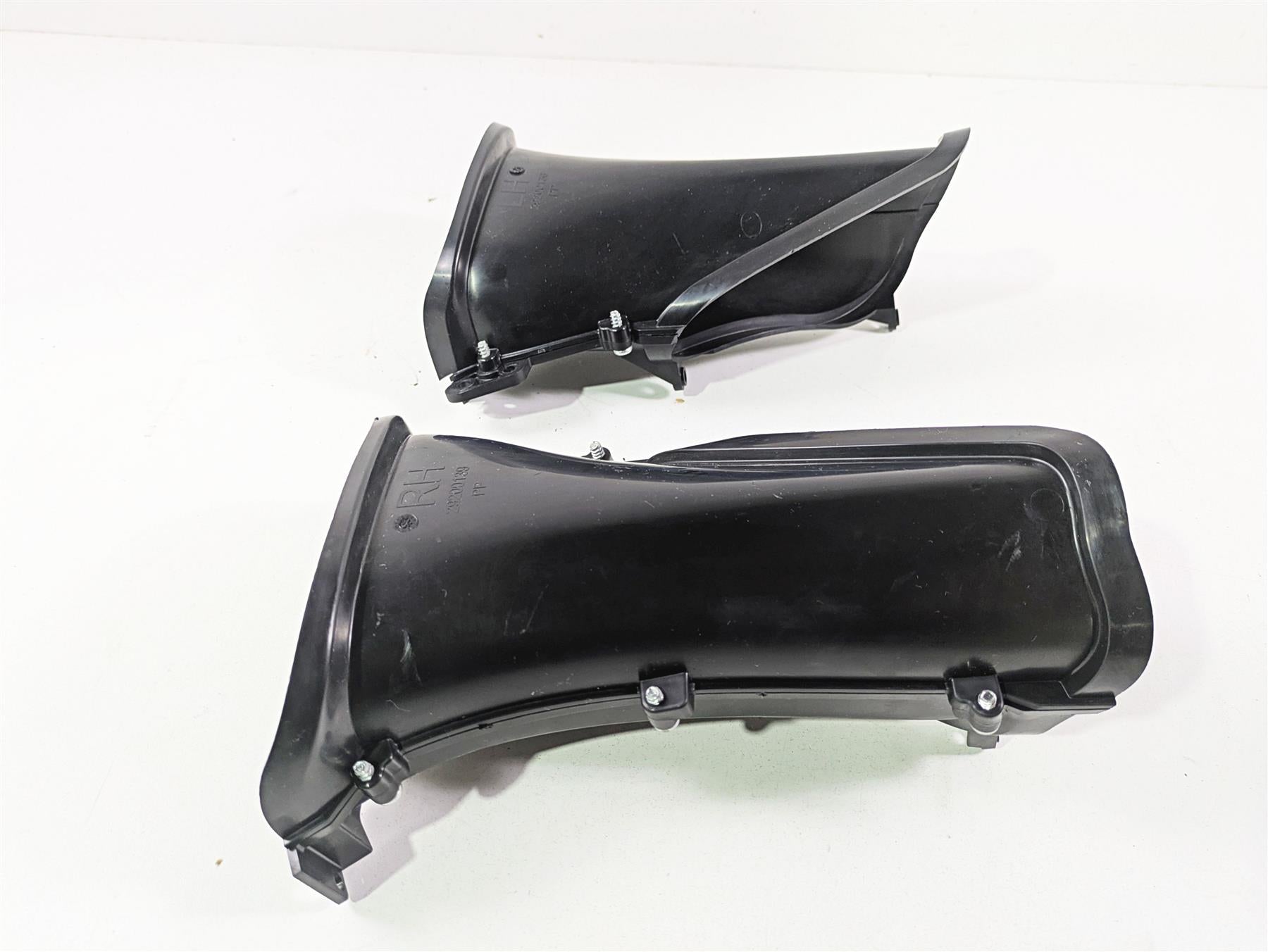 2021 Harley Touring FLTRX Road Glide Front Air Inlet Duct Set 29200136 29200138 {{ shop.shopifyCountryName }} - Mototech271