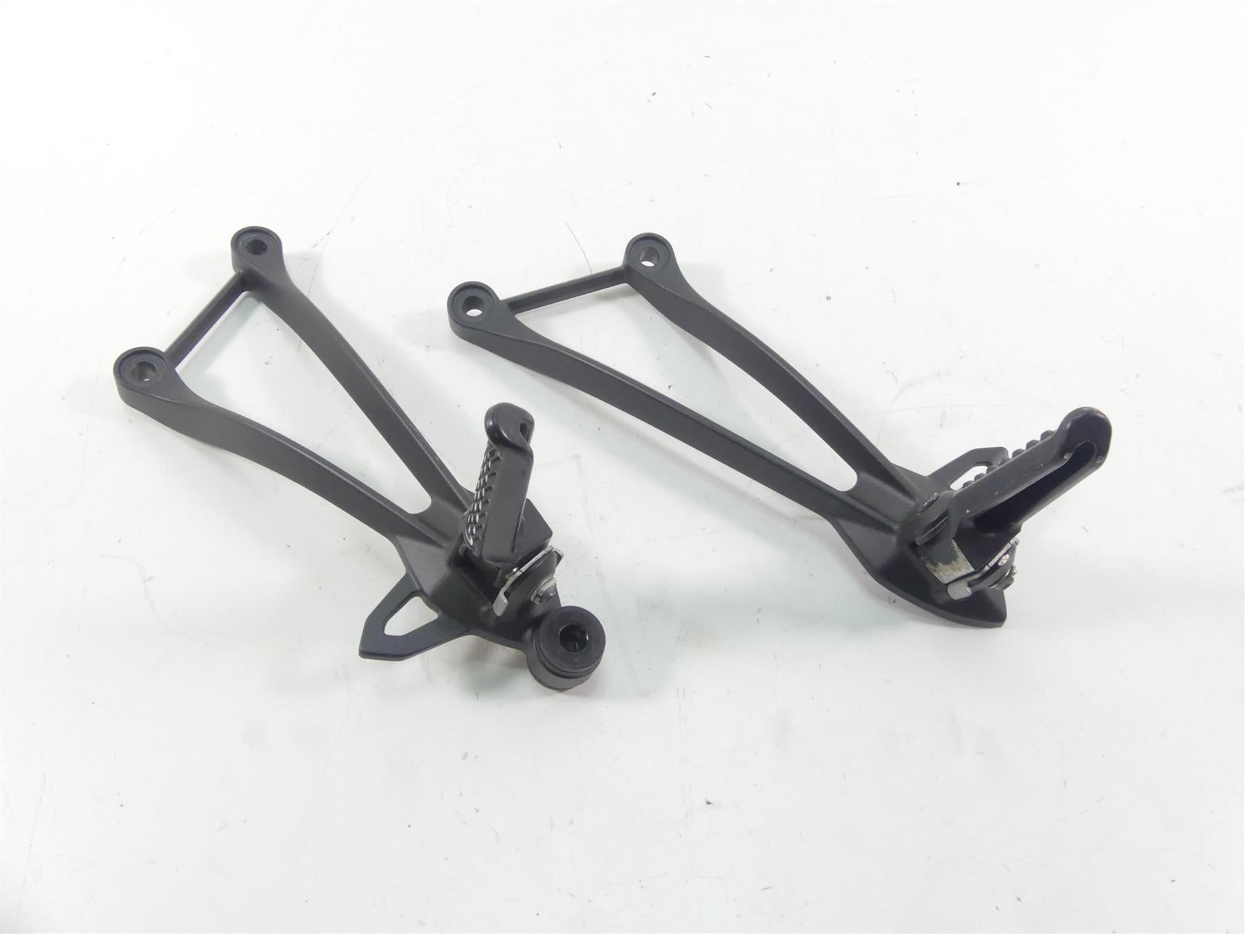 2013 Kawasaki ZX636 ZX6R Ninja Passenger Footpeg Foot Peg Set 35063-0444-18R {{ shop.shopifyCountryName }} - Mototech271
