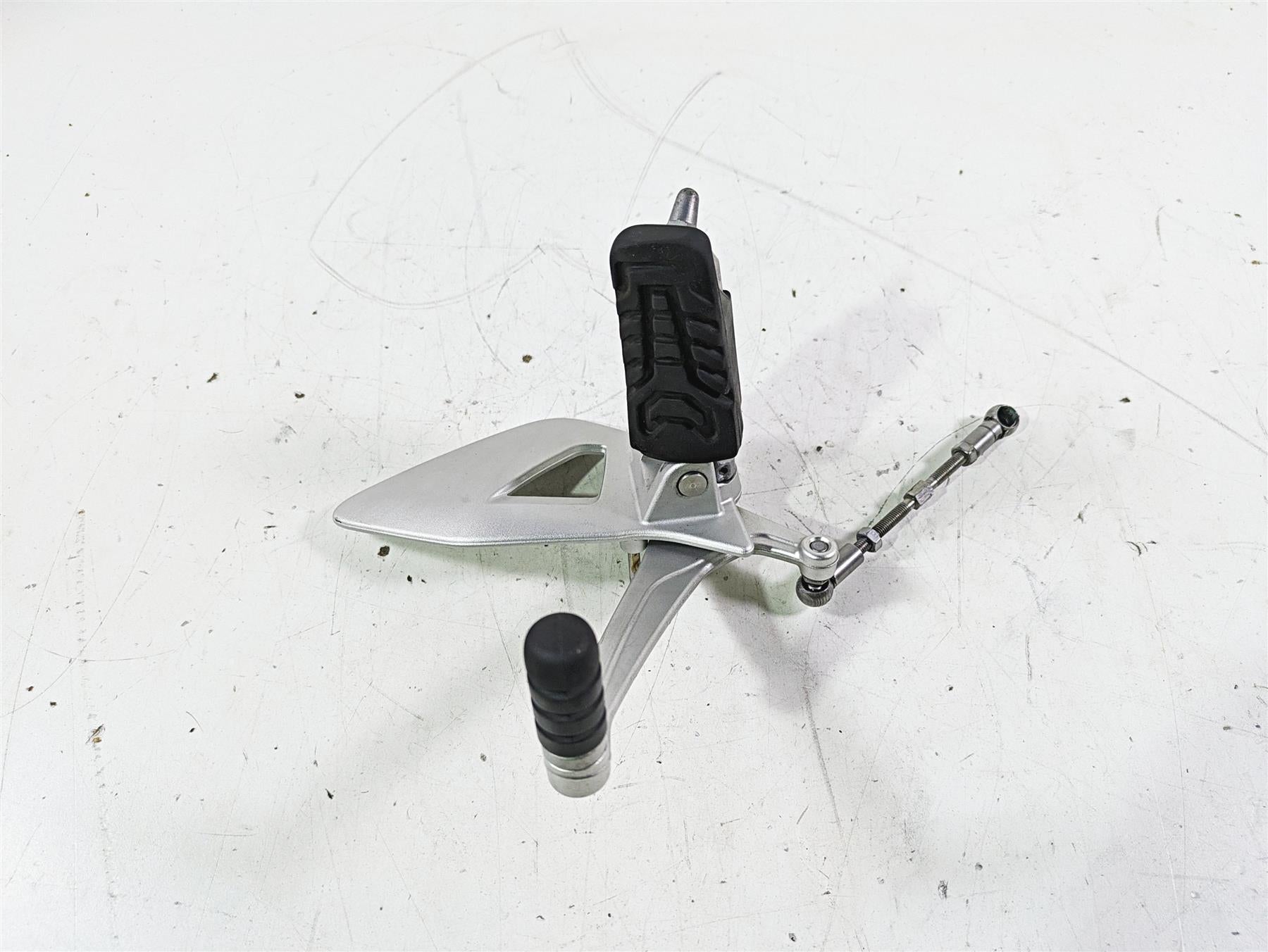 2014 BMW R1200 RT RTW K52 Front Left Footpeg & Shifter 46718535641 46718560383 {{ shop.shopifyCountryName }} - Mototech271
