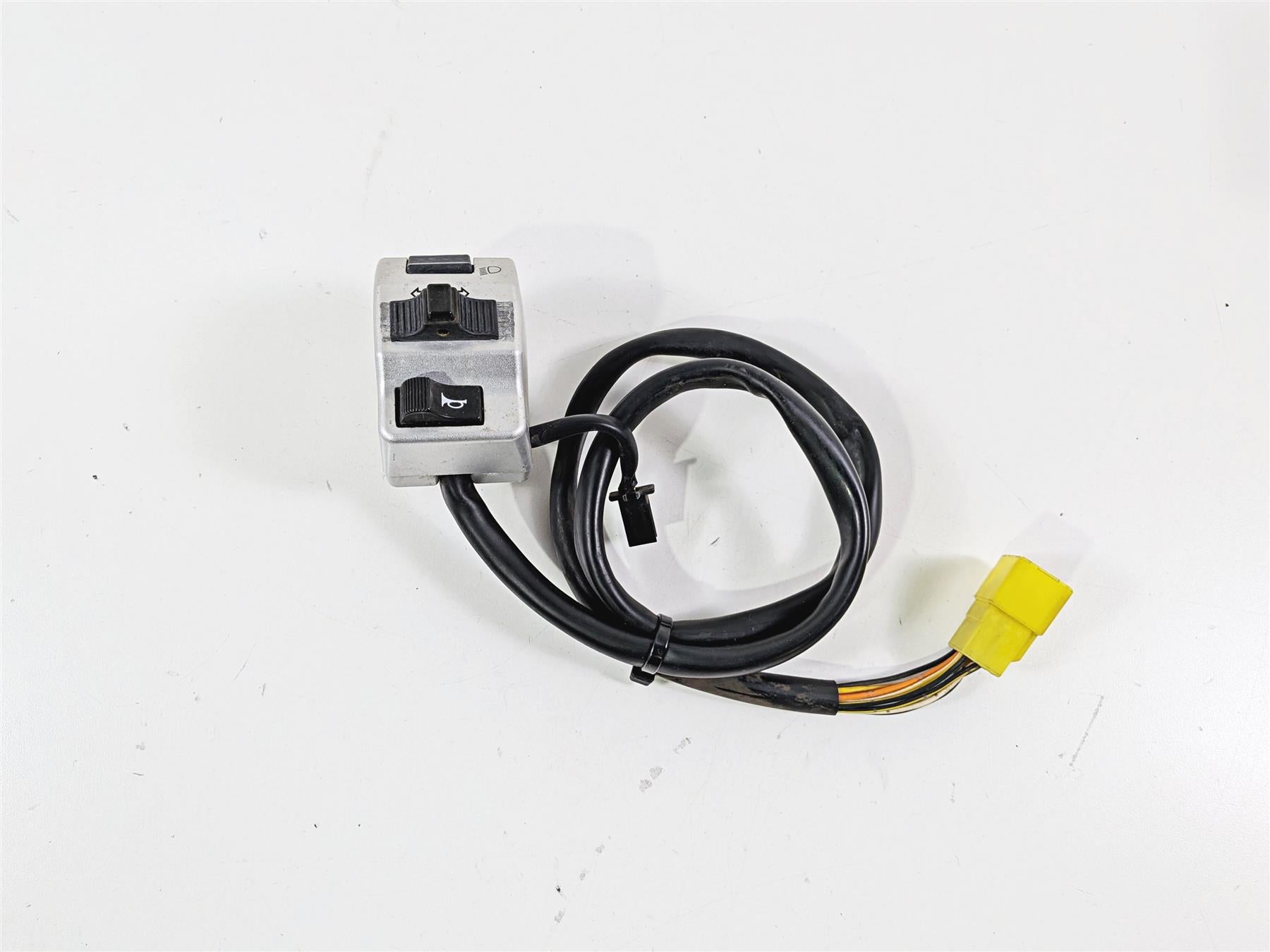 2004 Suzuki VL800 Intruder Volusia Left Hand Control Switch 37400-41F10 {{ shop.shopifyCountryName }} - Mototech271