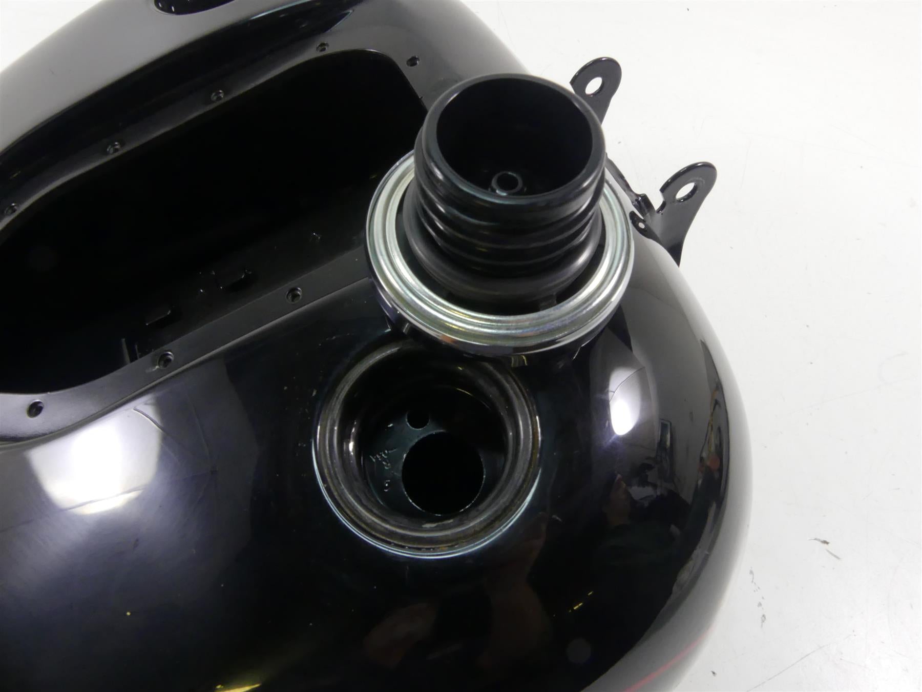 2014 Harley FXDL Dyna Low Rider Fuel Gas Petrol Tank Nice - Oem Paint 61593-10 {{ shop.shopifyCountryName }} - Mototech271