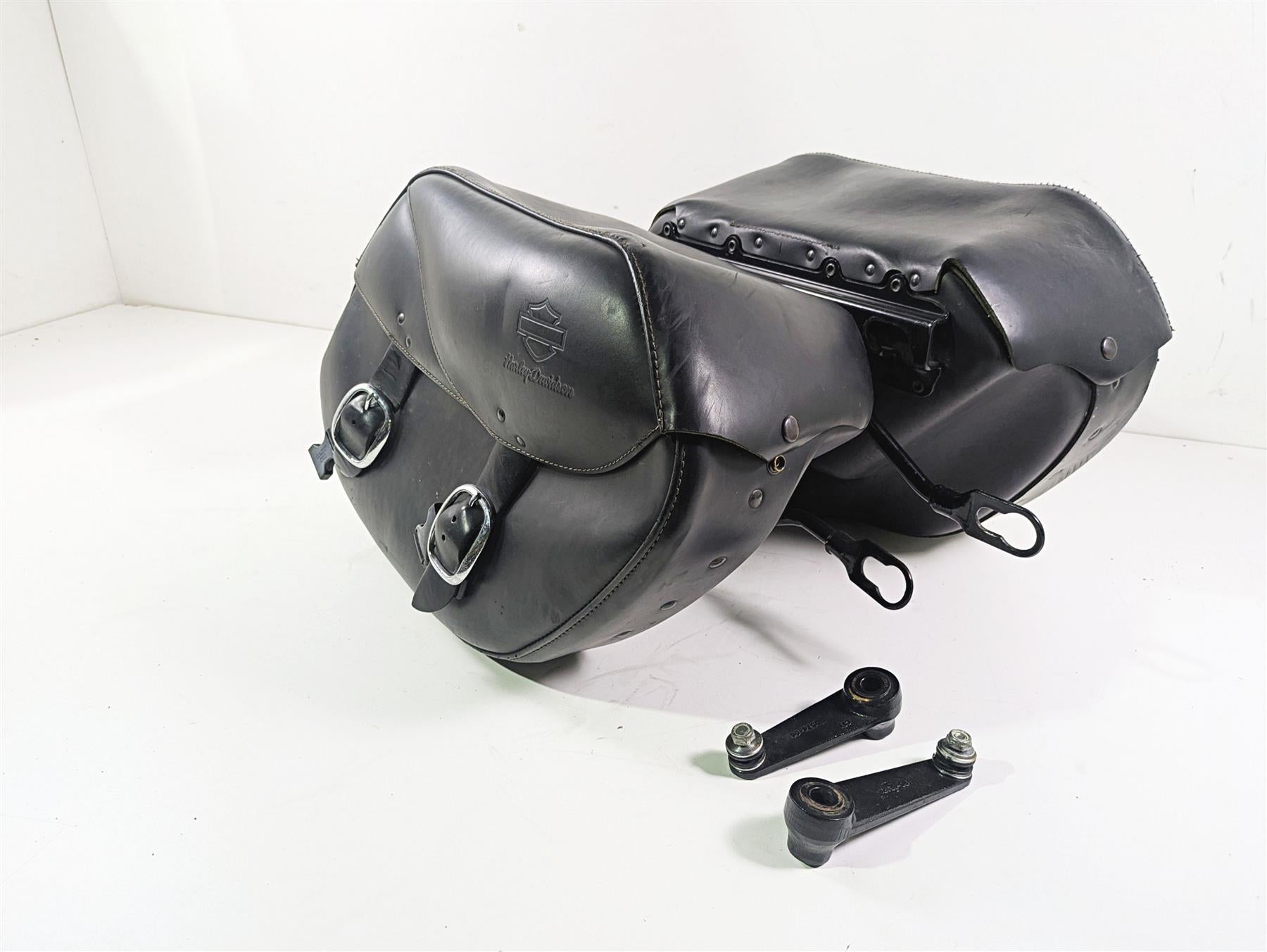 2009 Harley FXDC Dyna Super Glide Left Right Saddlebag & Mounts Set 90182-08 {{ shop.shopifyCountryName }} - Mototech271