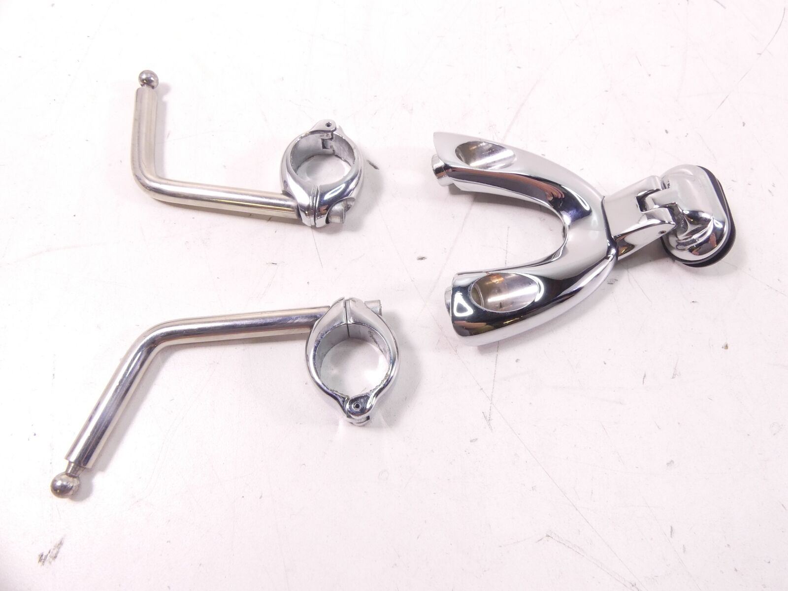 2009 Harley VRSCAW V-Rod Windshield Wind Shield Screen Mount Kit 57786-01 577880 {{ shop.shopifyCountryName }} - Mototech271