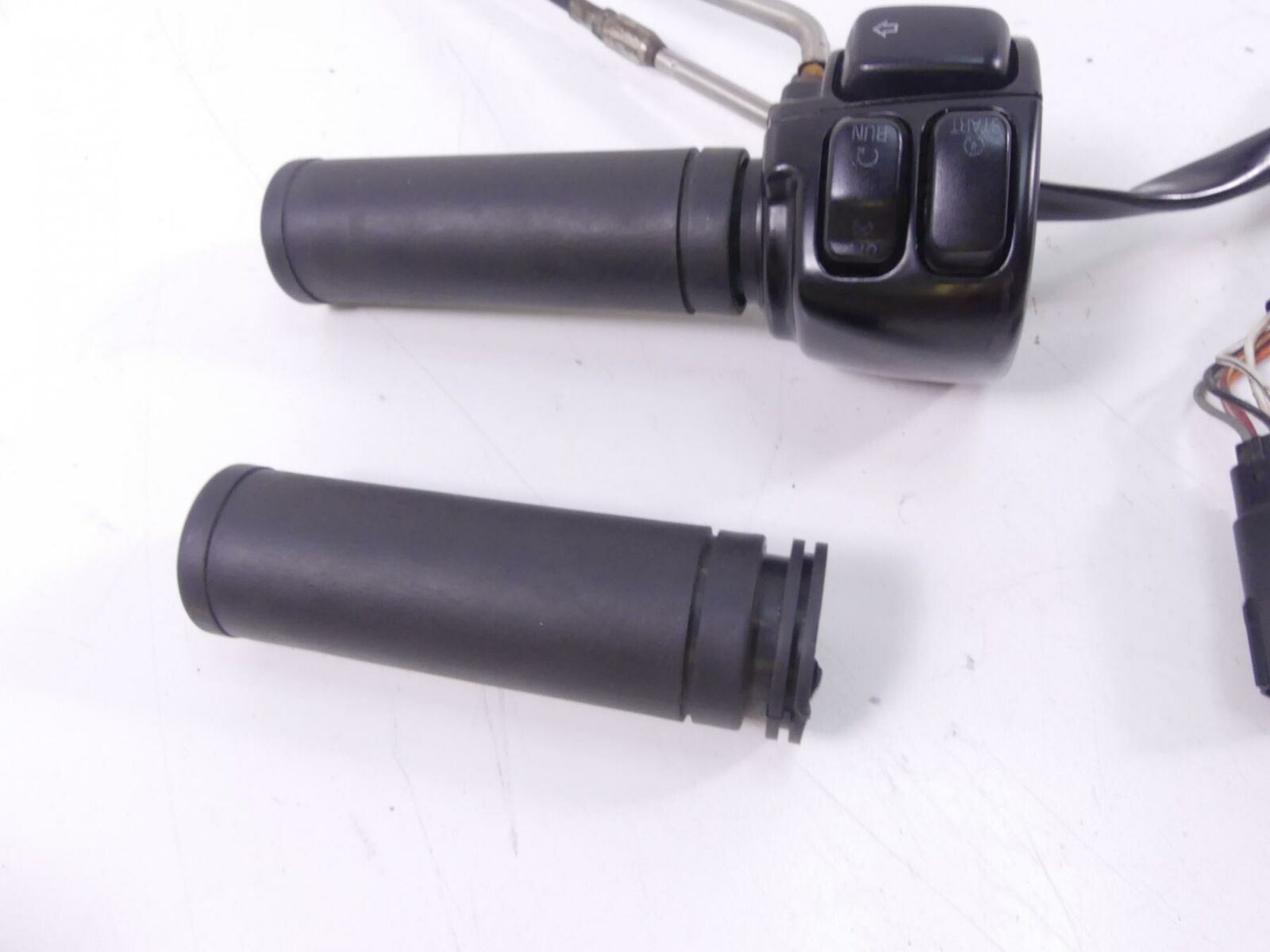 2009 Harley Sportster XR1200 Right Start Kill Control Switch Throttle 71684-06A {{ shop.shopifyCountryName }} - Mototech271