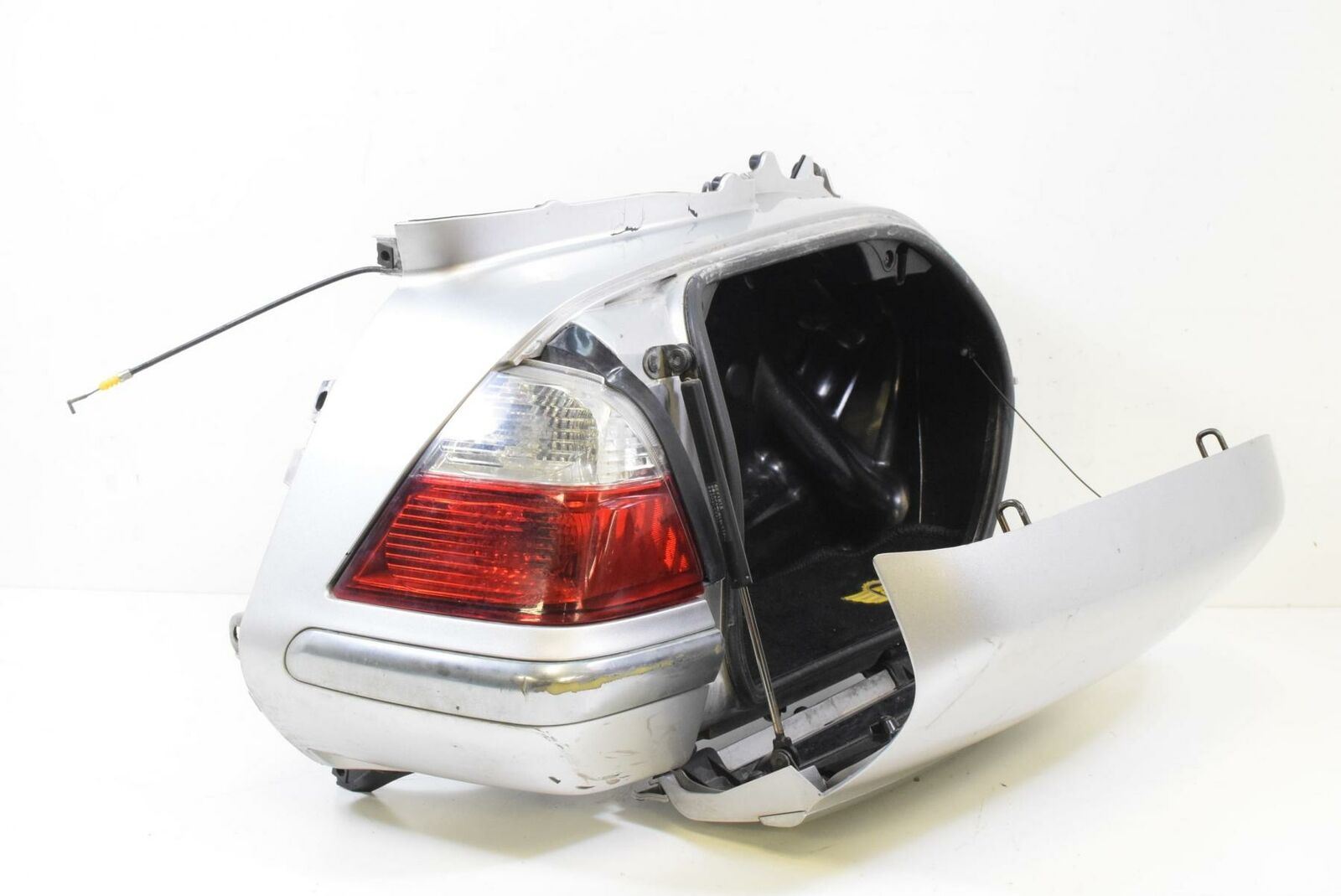 2005 Honda Goldwing GL1800 Right Silver Saddlebag With Light 81211-MCA- {{ shop.shopifyCountryName }} - Mototech271