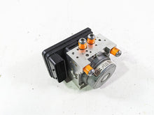 Load image into Gallery viewer, 2014 BMW R1200 RT RTW K52 Abs Brake Pump Module 34518554180 8536819
