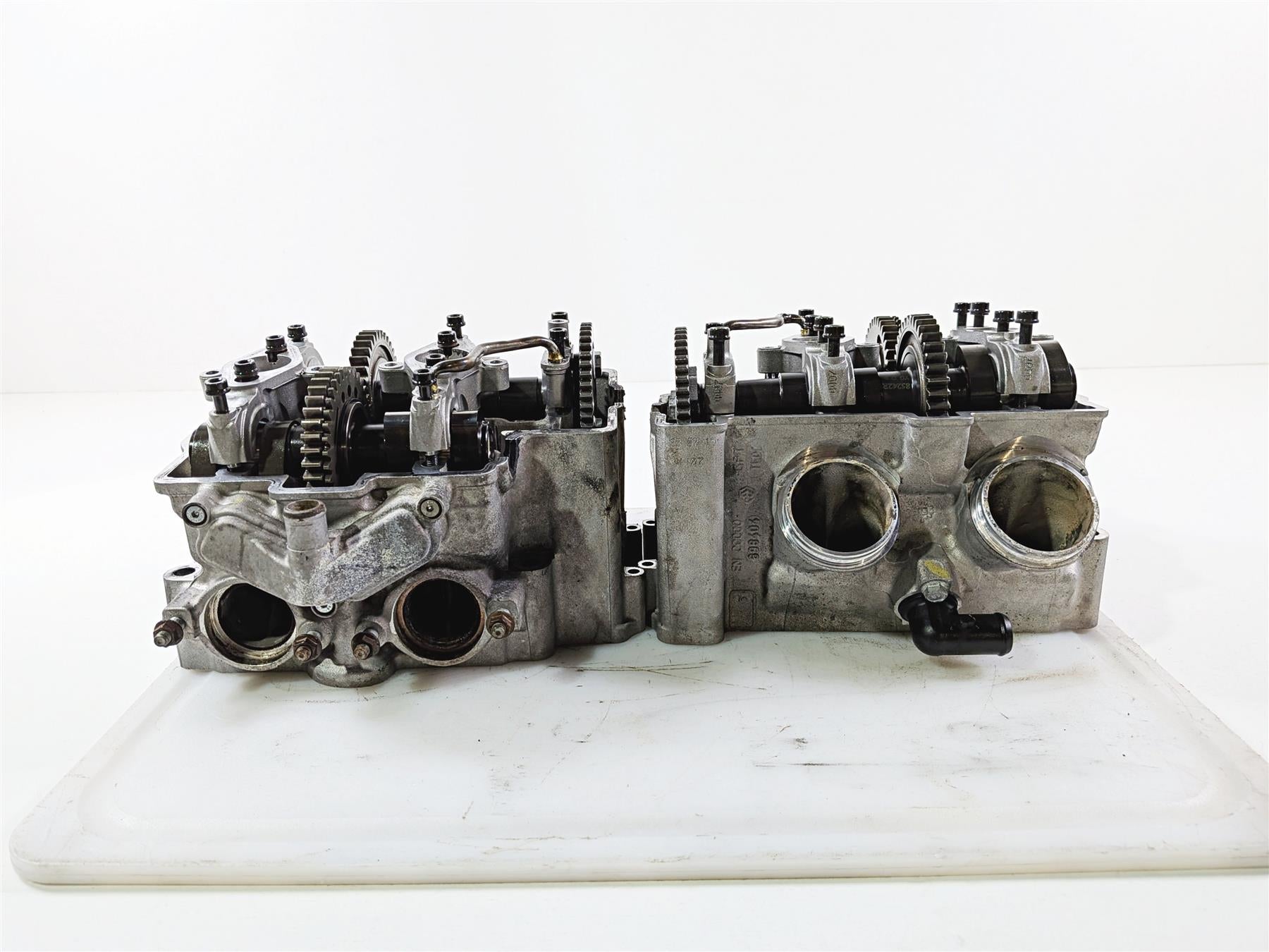2016 Aprilia RSV 1100 Tuono V4 Factory Cylinder Head & Cam Shaft Set 8986822 {{ shop.shopifyCountryName }} - Mototech271