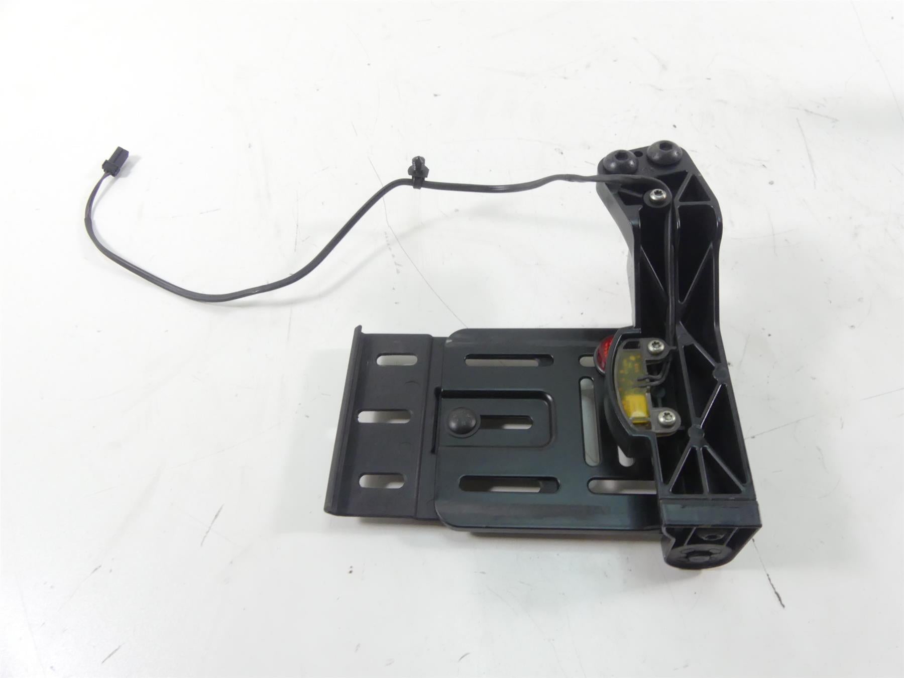 2013 Harley Davidson VRSCF Muscle Side License Plate Holder Mount 69390-09 {{ shop.shopifyCountryName }} - Mototech271