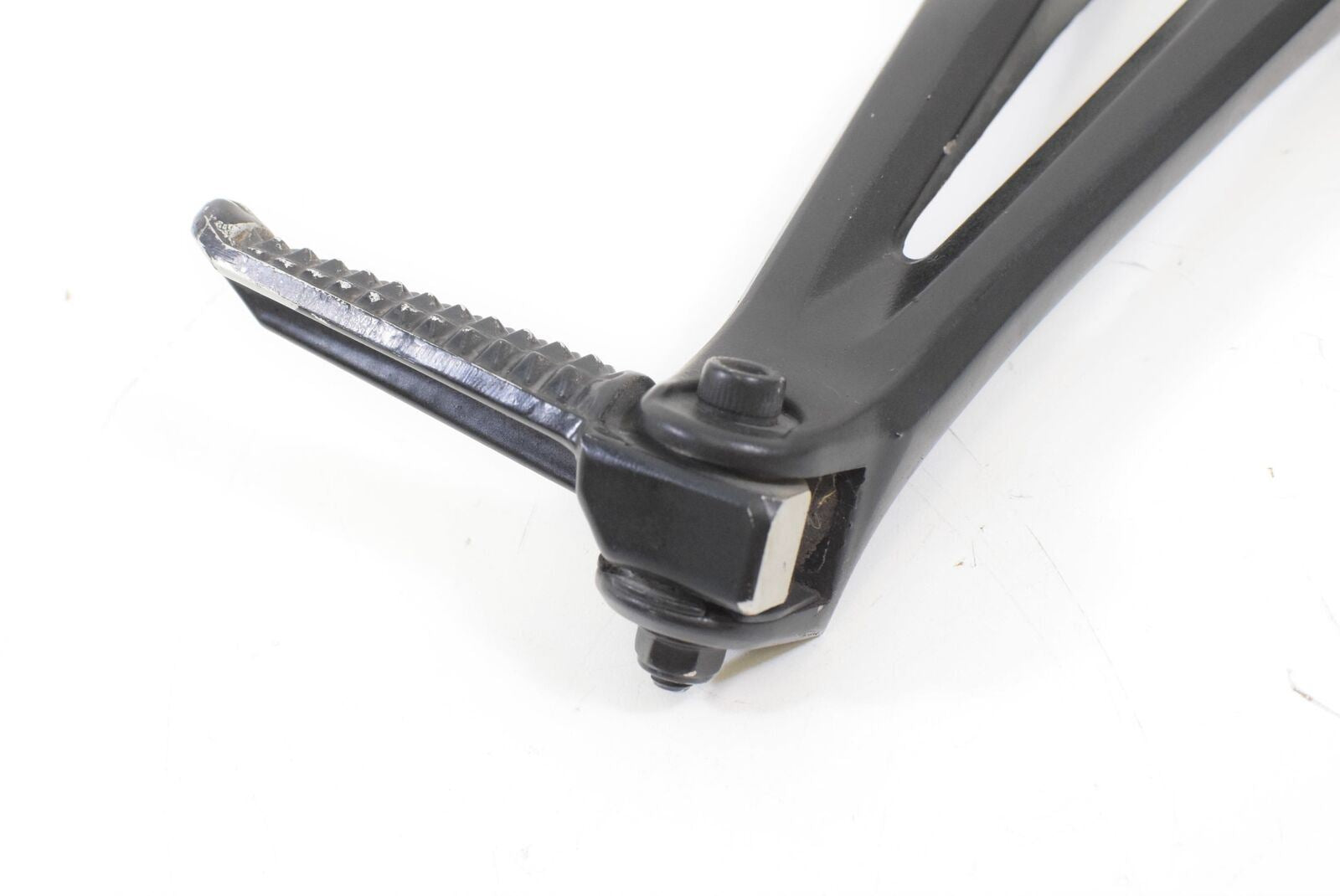 2005 Yamaha YZFR1 YZF R1 Rear Passenger Foot Peg Footpeg Set R 5VY-2741L-00-00 {{ shop.shopifyCountryName }} - Mototech271