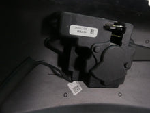 Load image into Gallery viewer, 2020 Indian Roadmaster Right Saddlebag Saddle Bag &amp; Actuator Motor 5456386
