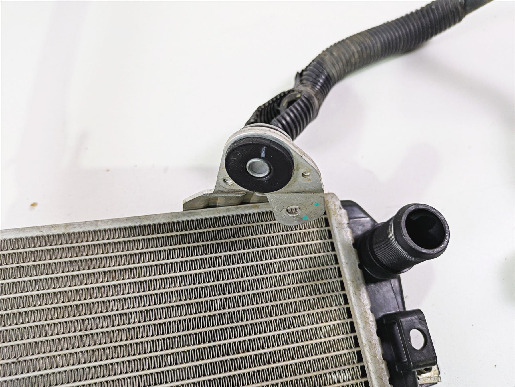 2017 BMW R1200 GS K50 Left Radiator + Thermostat & Cover Set 17118546408 {{ shop.shopifyCountryName }} - Mototech271