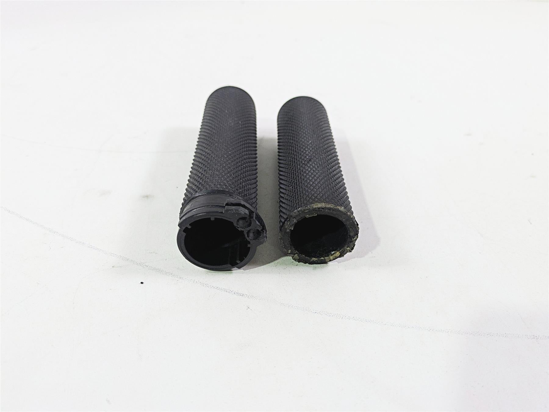 2002 Big Dog Pitbull Harley 1" Bar Arlen Ness Fusion Hand Grip Set 405-0553 {{ shop.shopifyCountryName }} - Mototech271