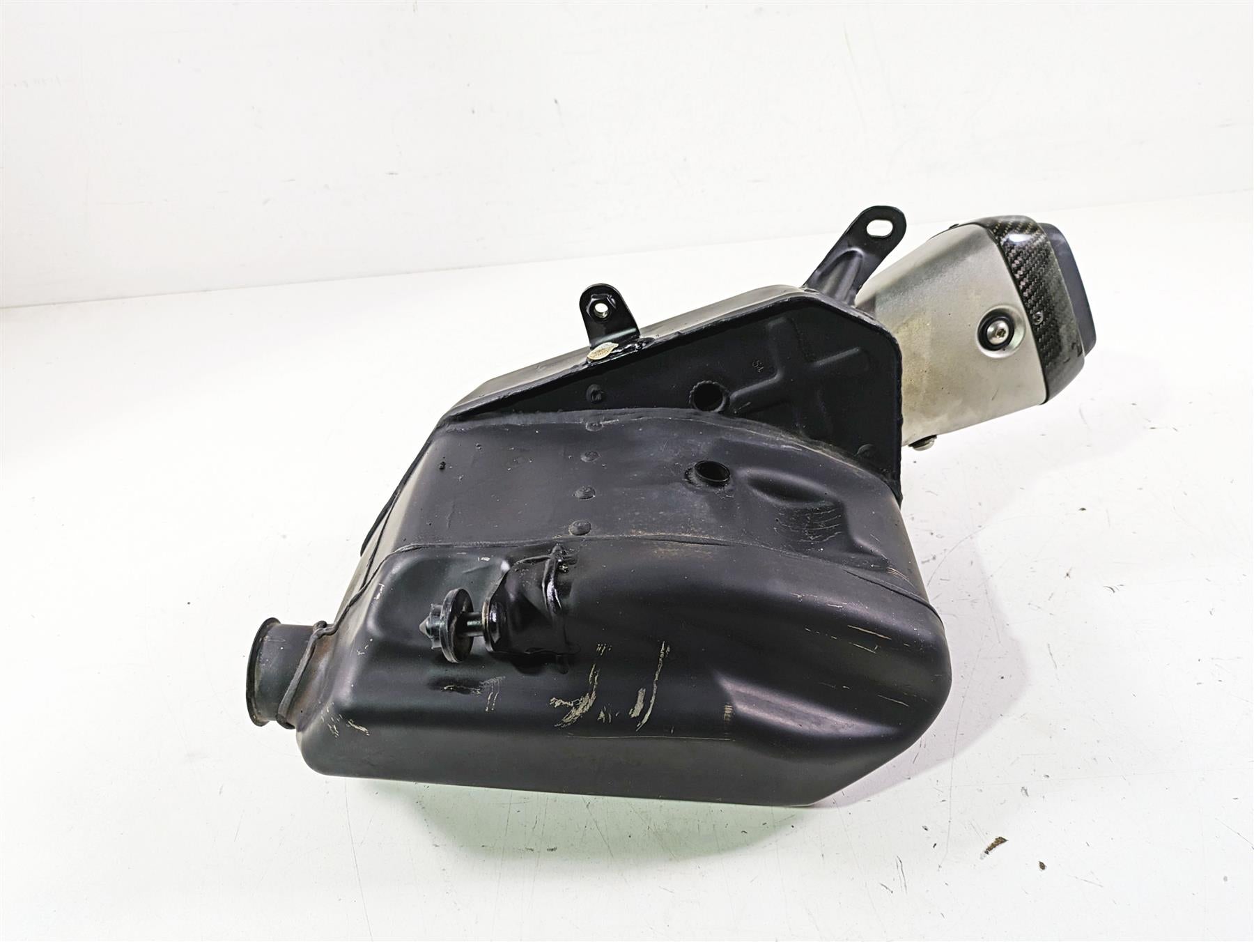2023 Triumph Street Triple 765 RS Oem Exhaust Muffler Chamber Section T2203454 {{ shop.shopifyCountryName }} - Mototech271